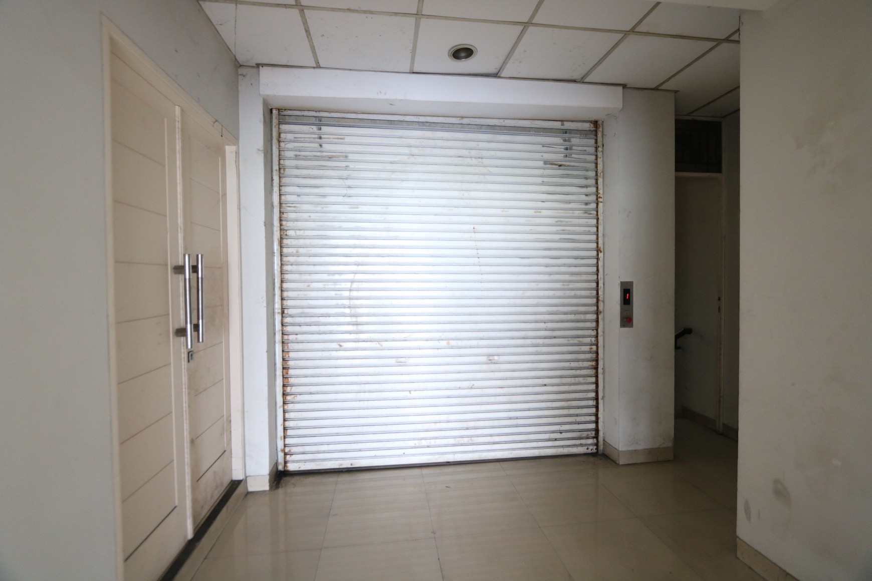 Gedung Bekas Showroom di Pancoran Mas, Depok, Jawa Barat Cocok untuk Dealer, Showroom, Bengkel, Kantor