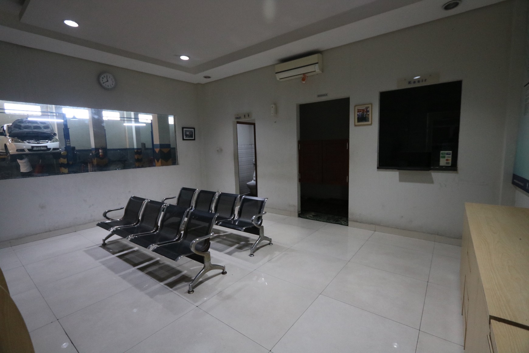 Gedung Bekas Showroom di Pancoran Mas, Depok, Jawa Barat Cocok untuk Dealer, Showroom, Bengkel, Kantor