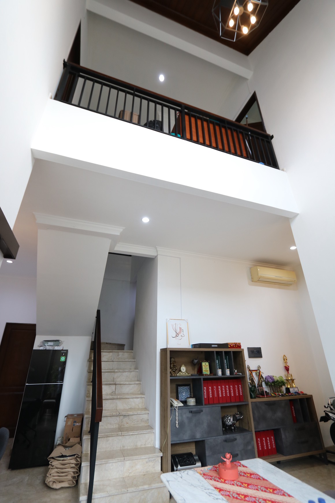 RUMAH MODERN MINIMALIS DENGAN KOLAM RENANG DI JATI PADANG PASAR MINGGU, DEKAT CILANDAK, TB SIMATUPANG / For Sale : A Modern & Minimalist Home with Pool