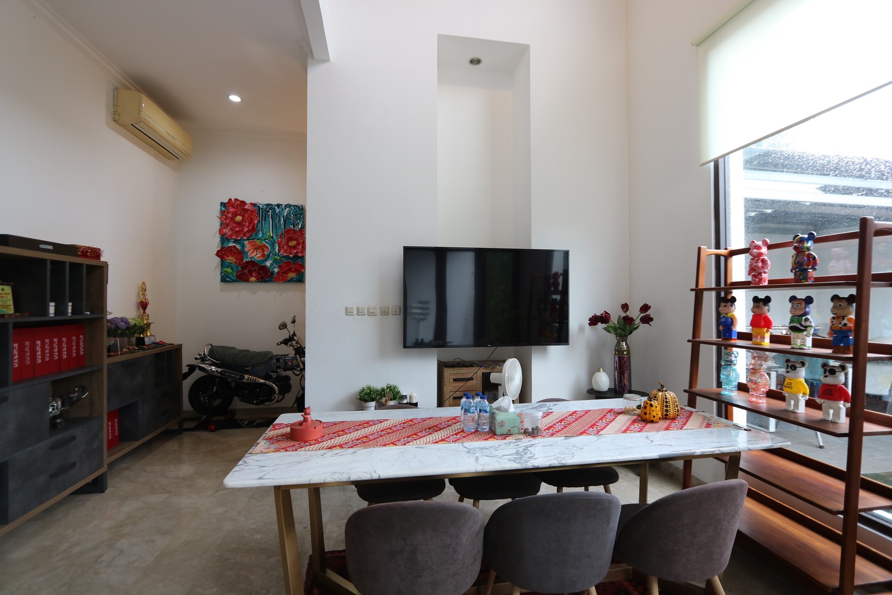 RUMAH MODERN MINIMALIS DENGAN KOLAM RENANG DI JATI PADANG PASAR MINGGU, DEKAT CILANDAK, TB SIMATUPANG / For Sale : A Modern & Minimalist Home with Pool