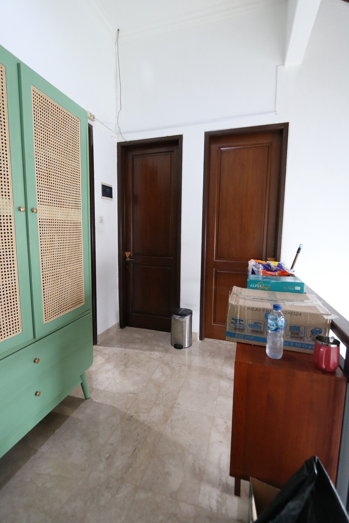 RUMAH MODERN MINIMALIS DENGAN KOLAM RENANG DI JATI PADANG PASAR MINGGU, DEKAT CILANDAK, TB SIMATUPANG / For Sale : A Modern & Minimalist Home with Pool