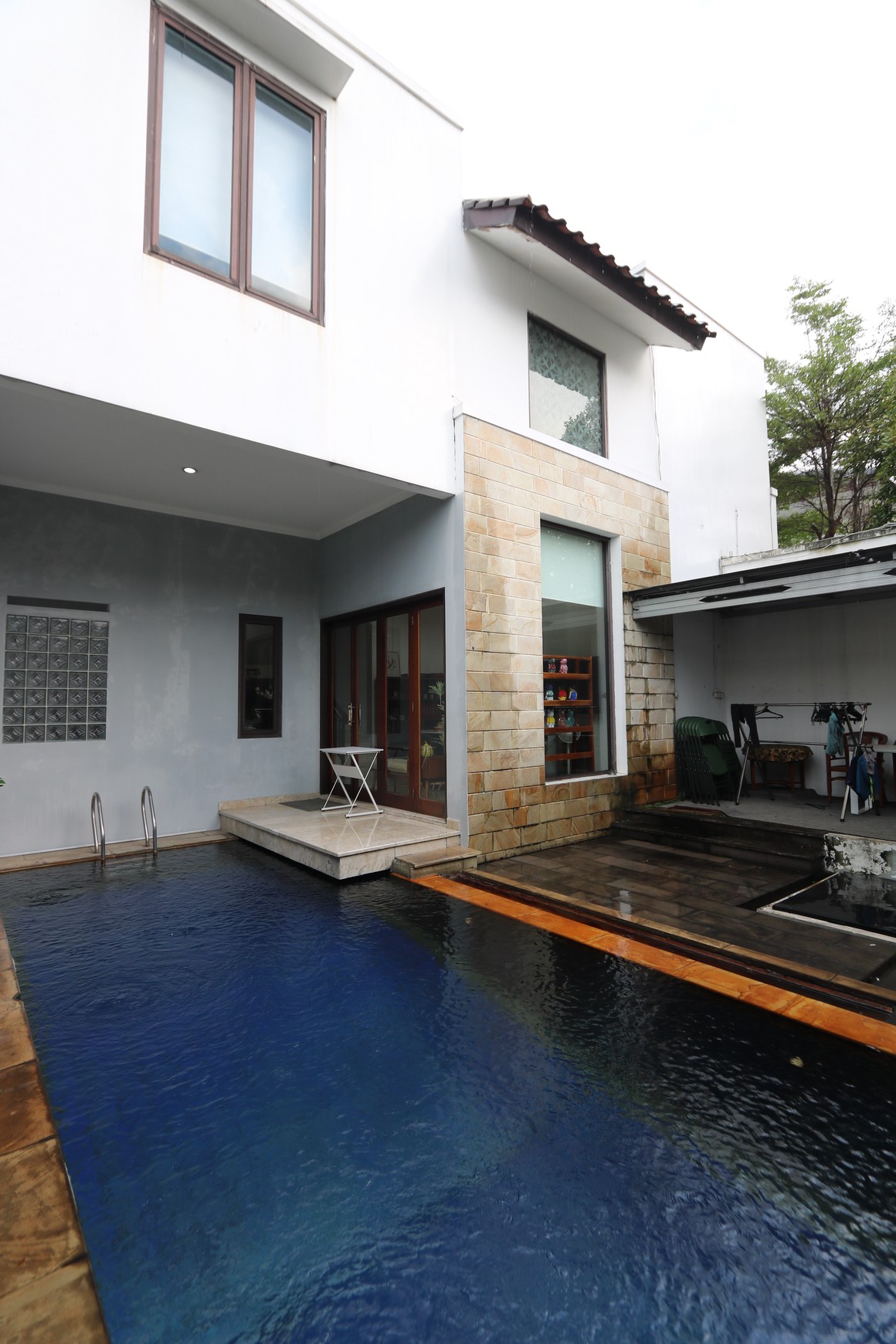RUMAH MODERN MINIMALIS DENGAN KOLAM RENANG DI JATI PADANG PASAR MINGGU, DEKAT CILANDAK, TB SIMATUPANG / For Sale : A Modern & Minimalist Home with Pool
