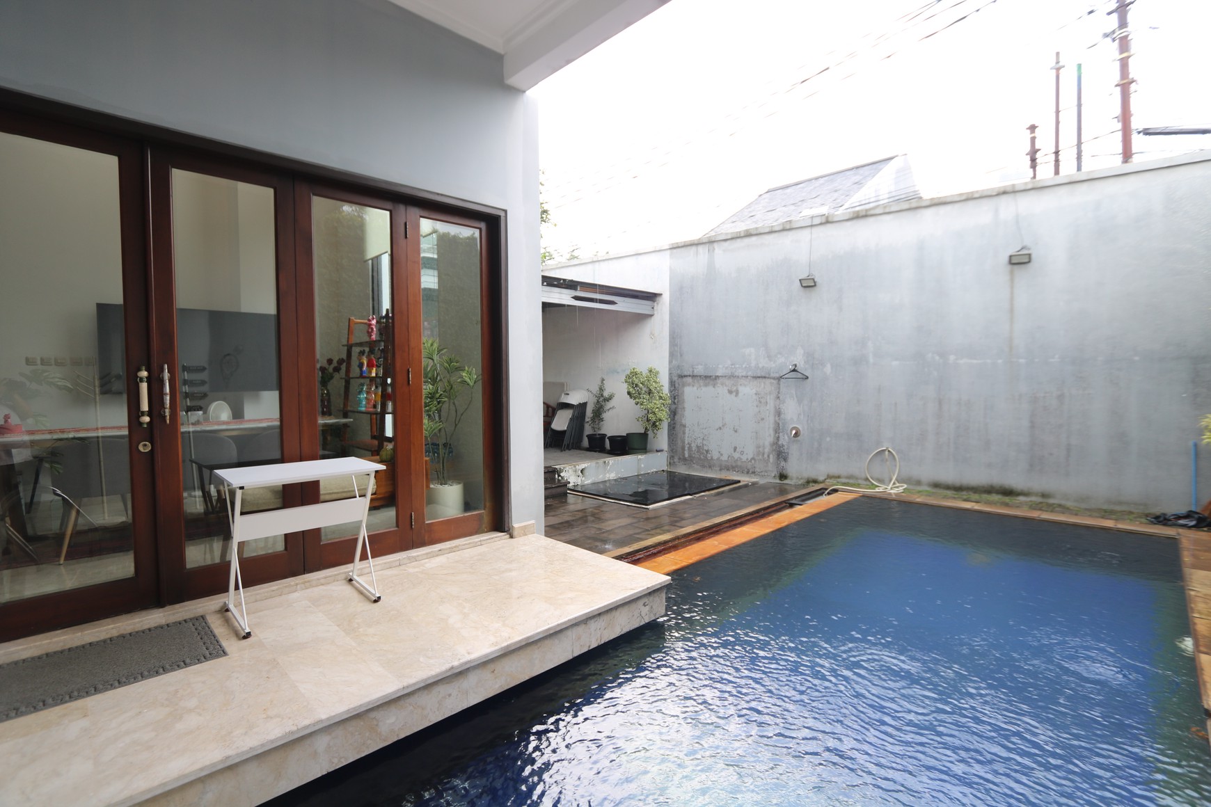 RUMAH MODERN MINIMALIS DENGAN KOLAM RENANG DI JATI PADANG PASAR MINGGU, DEKAT CILANDAK, TB SIMATUPANG / For Sale : A Modern & Minimalist Home with Pool