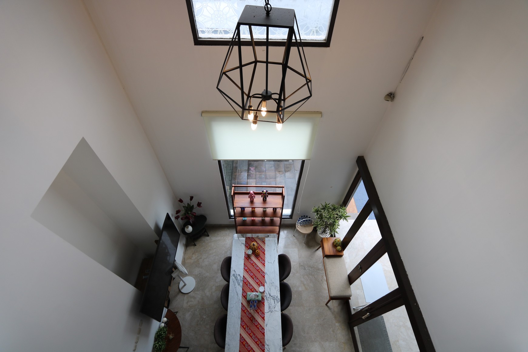 RUMAH MODERN MINIMALIS DENGAN KOLAM RENANG DI JATI PADANG PASAR MINGGU, DEKAT CILANDAK, TB SIMATUPANG / For Sale : A Modern & Minimalist Home with Pool