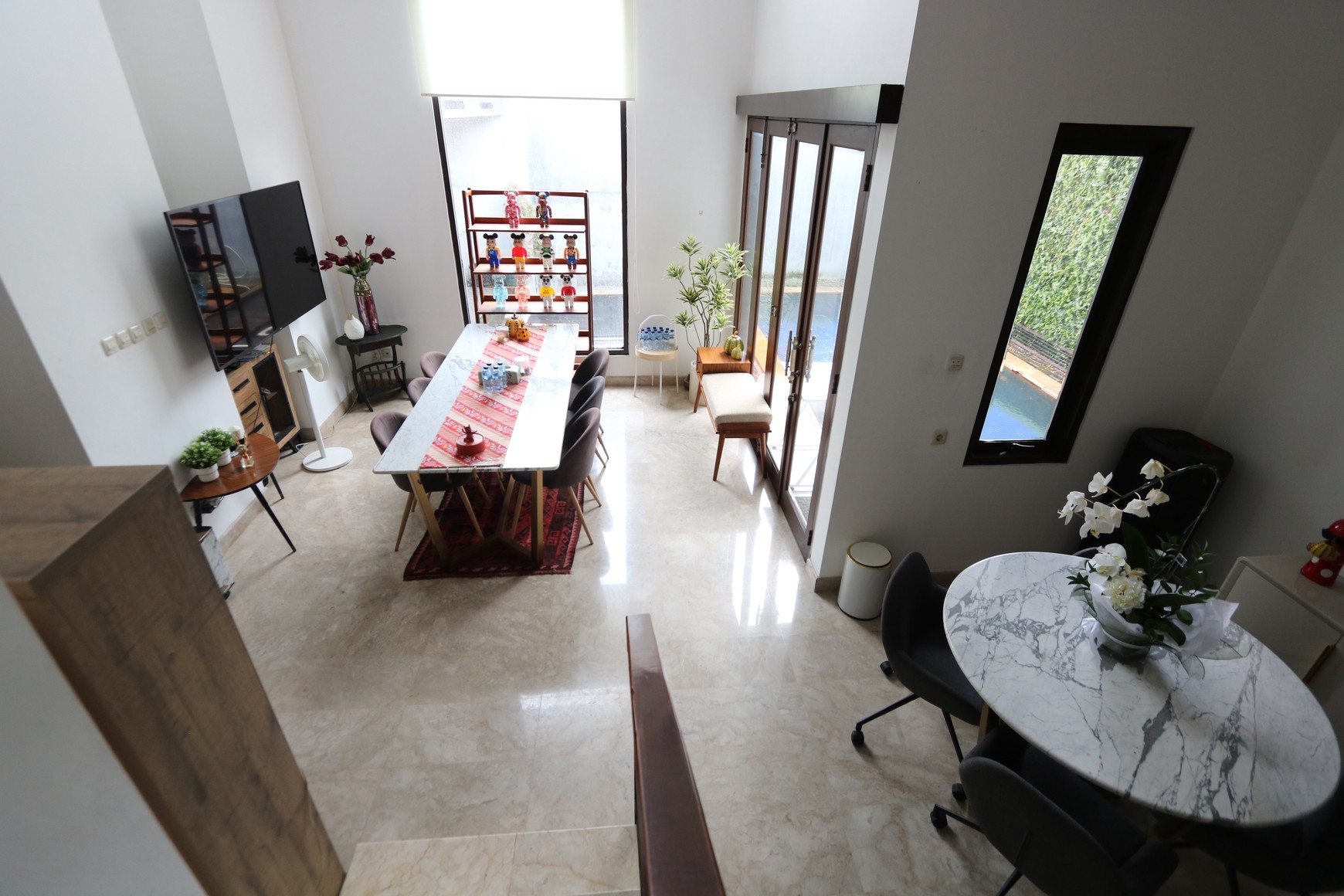 RUMAH MODERN MINIMALIS DENGAN KOLAM RENANG DI JATI PADANG PASAR MINGGU, DEKAT CILANDAK, TB SIMATUPANG / For Sale : A Modern & Minimalist Home with Pool