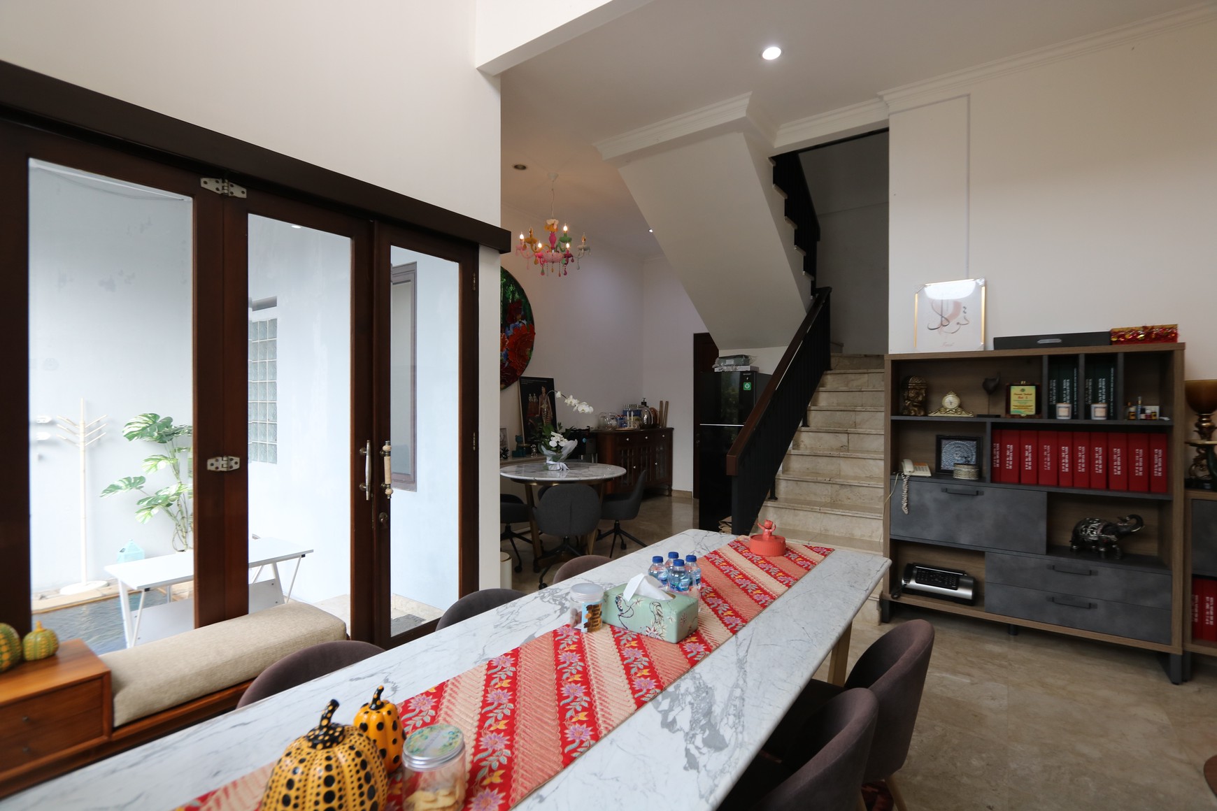 RUMAH MODERN MINIMALIS DENGAN KOLAM RENANG DI JATI PADANG PASAR MINGGU, DEKAT CILANDAK, TB SIMATUPANG / For Sale : A Modern & Minimalist Home with Pool