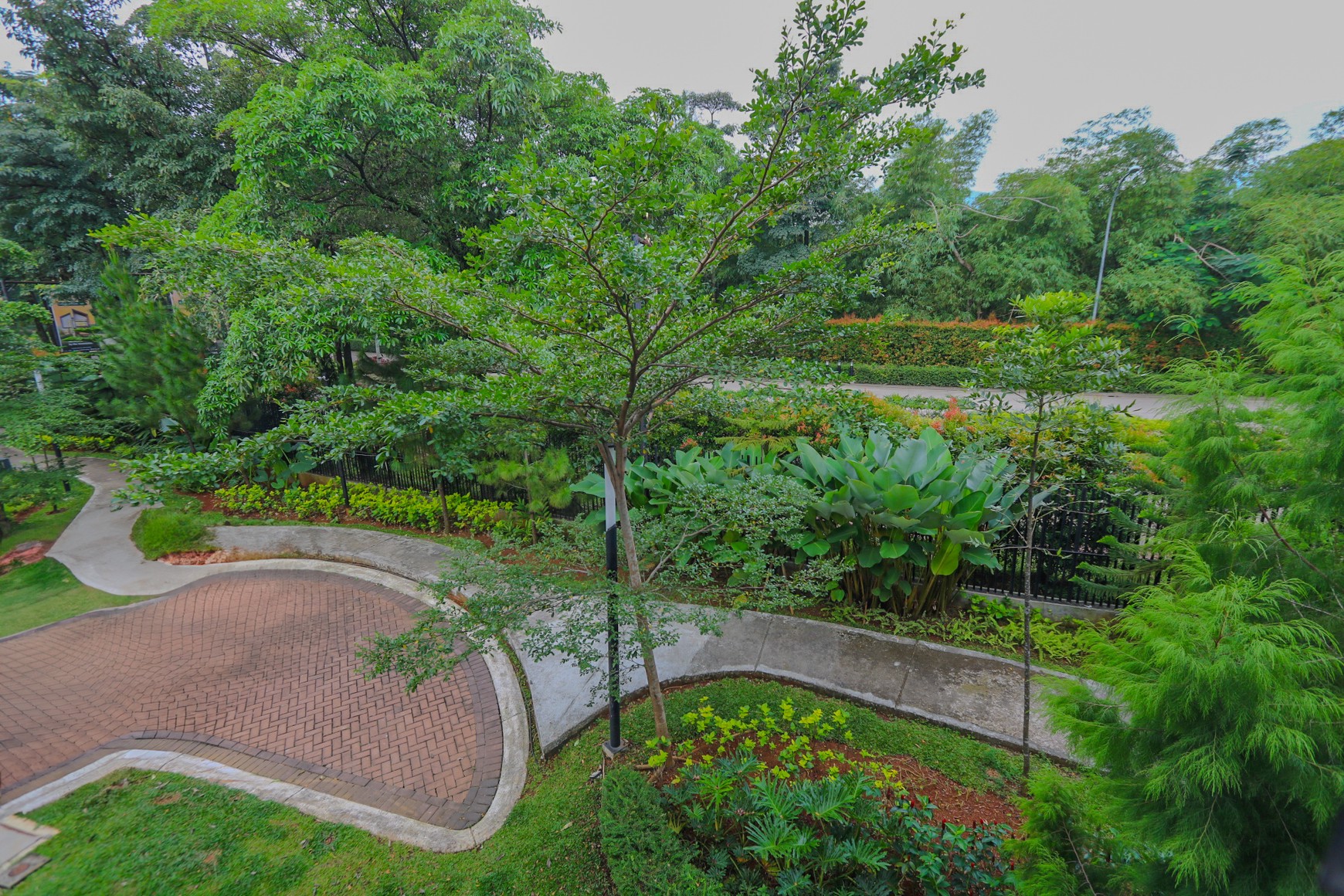 Rumah Hook Minimal dan Modern, Tanglin Parc, Sanctuary Collection Sentul, Suasana Pegunungan yang sejuk