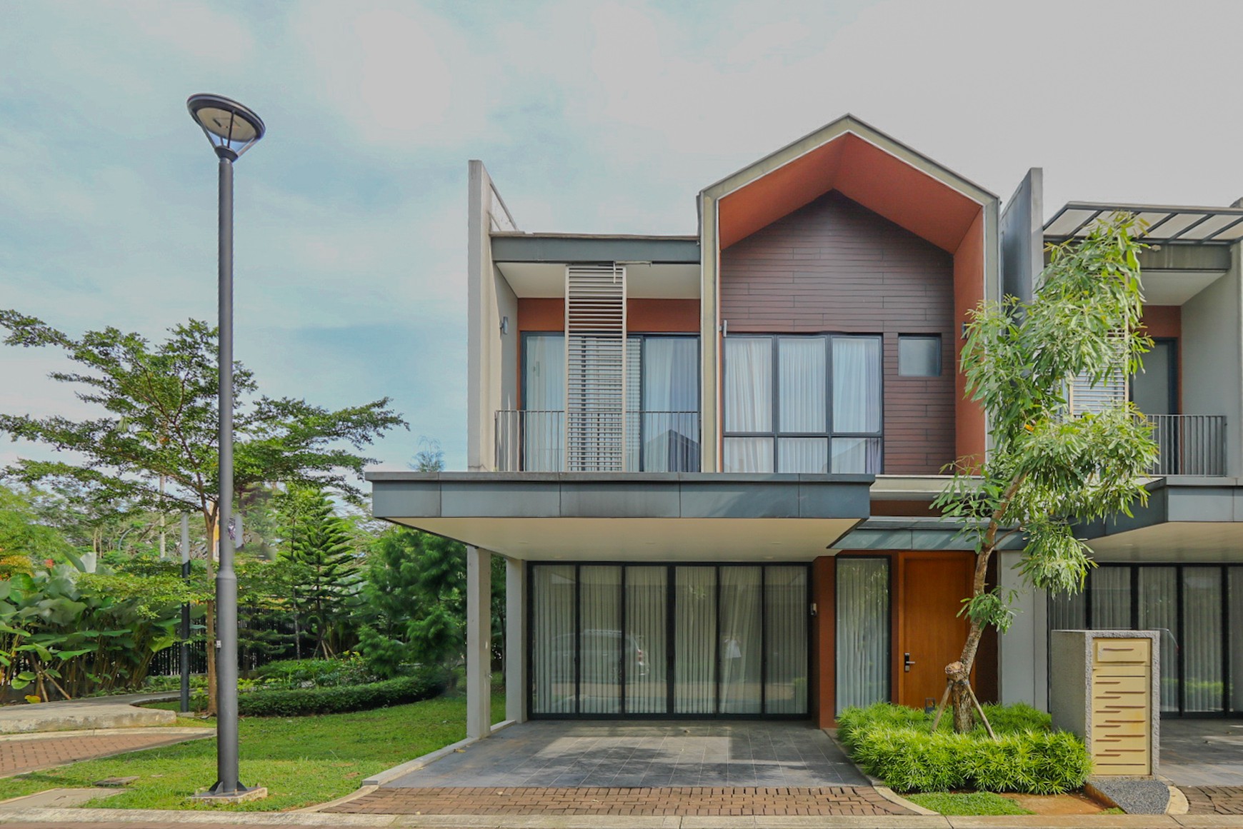 Rumah Hook Minimal dan Modern, Tanglin Parc, Sanctuary Collection Sentul, Suasana Pegunungan yang sejuk