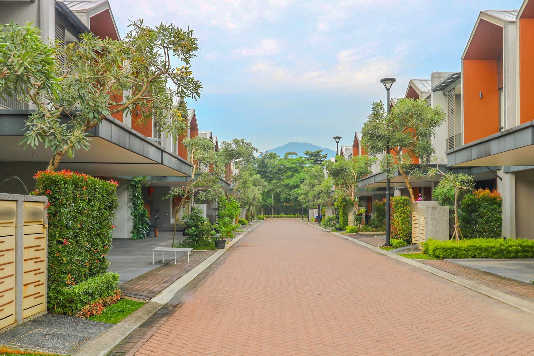 Rumah Hook Minimal dan Modern, Tanglin Parc, Sanctuary Collection Sentul, Suasana Pegunungan yang sejuk
