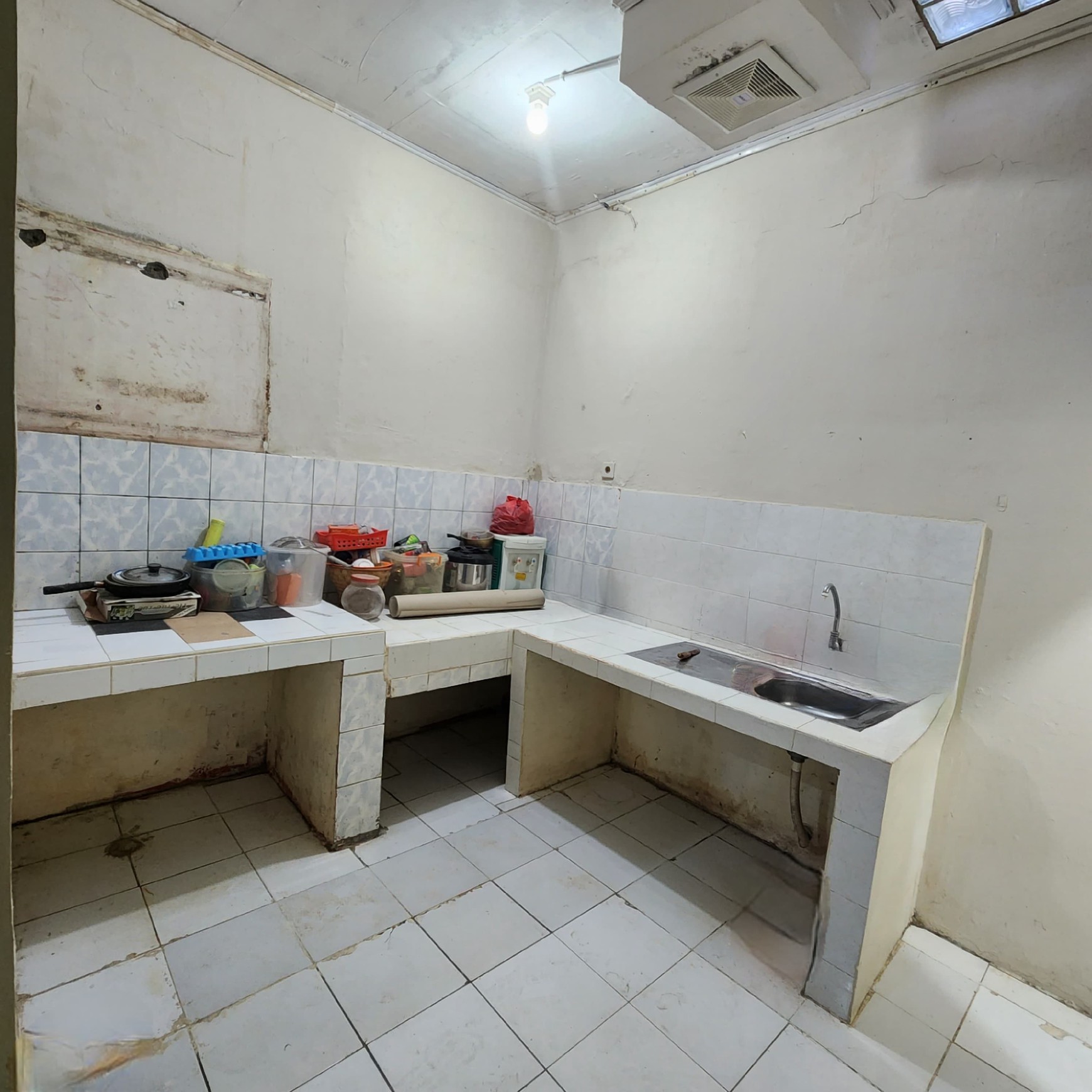 Rumah 1,5 Lantai, unfurnished, rapih bersih dan siap Huni, di kawasan BSD Nusaloka