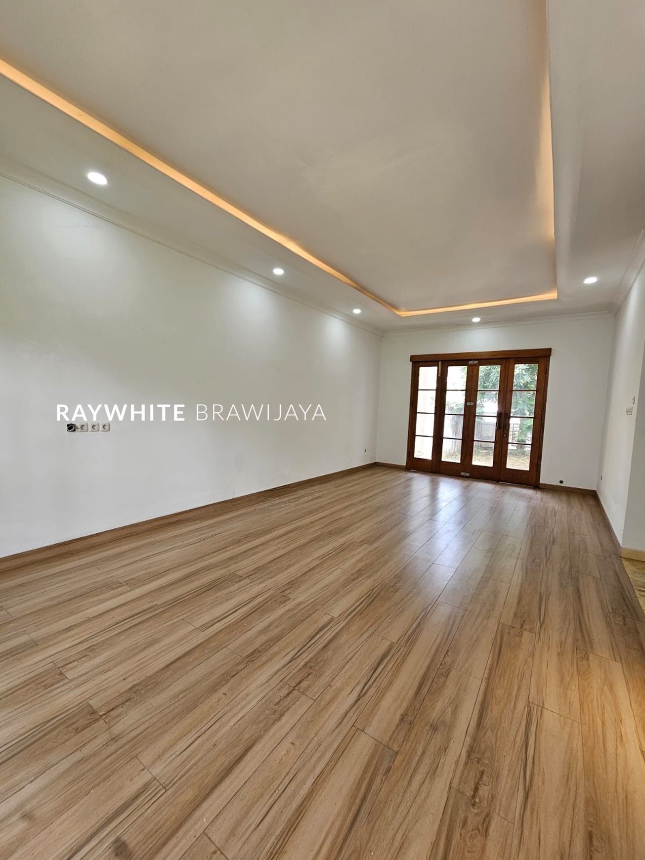 Rumah Siap Huni Bangunan 1,5 Lantai Area Wijaya Kebayoan Baru
