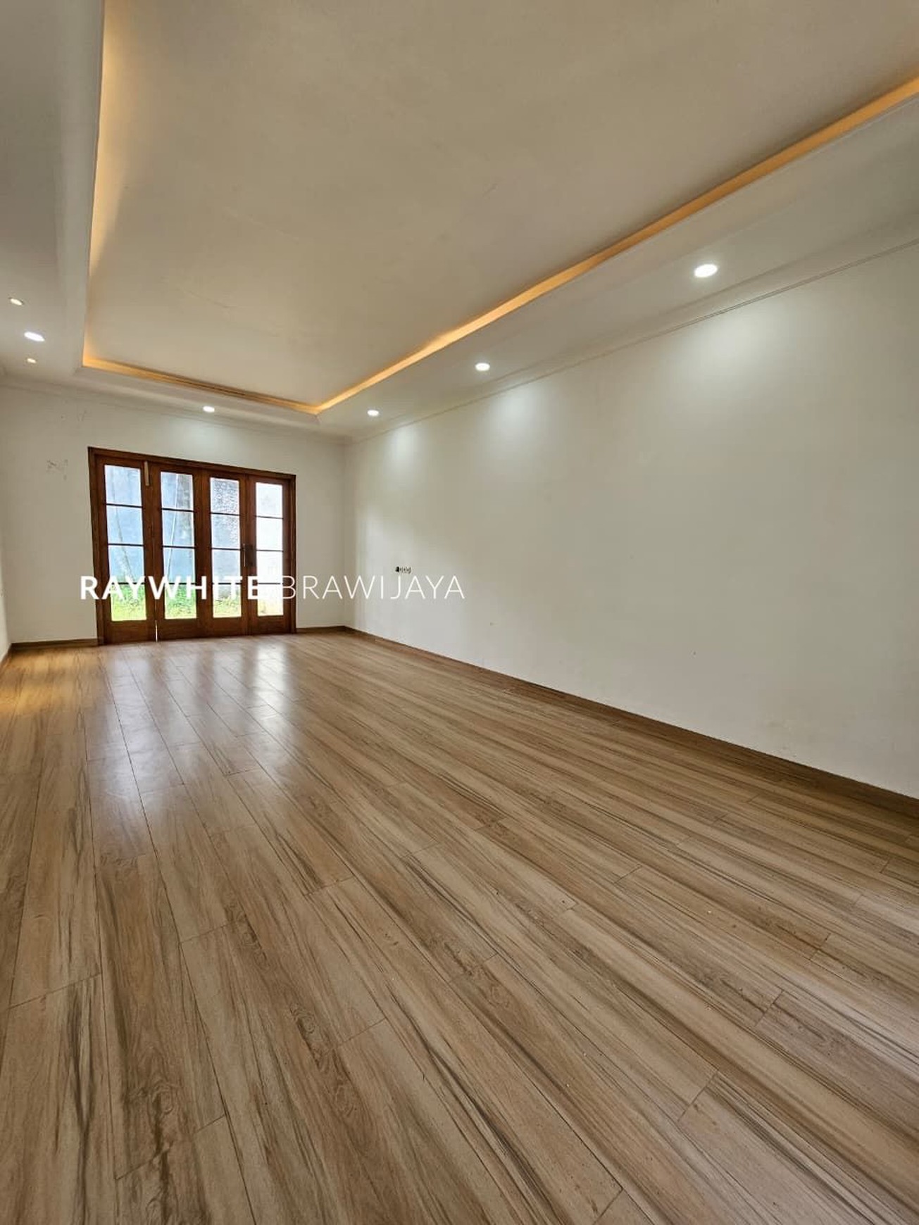 Rumah Siap Huni Bangunan 1,5 Lantai Area Wijaya Kebayoan Baru