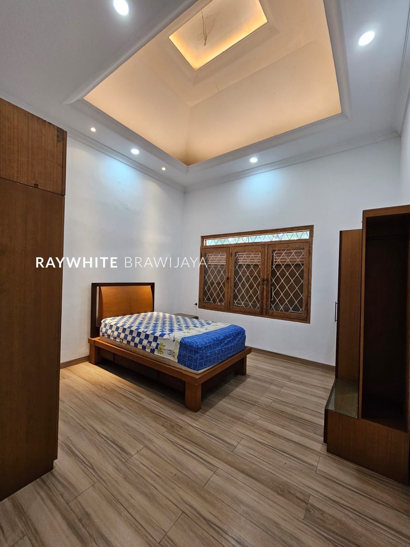 Rumah Siap Huni Bangunan 1,5 Lantai Area Wijaya Kebayoan Baru