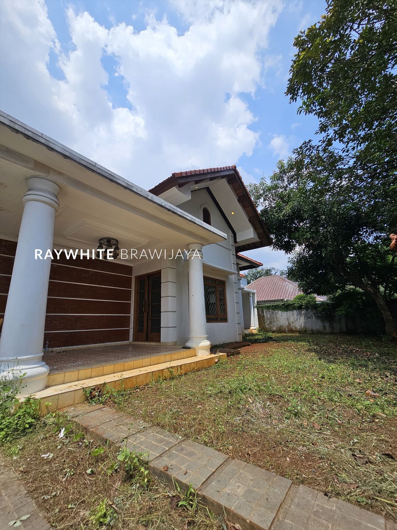 Rumah Siap Huni Bangunan 1,5 Lantai Area Wijaya Kebayoan Baru