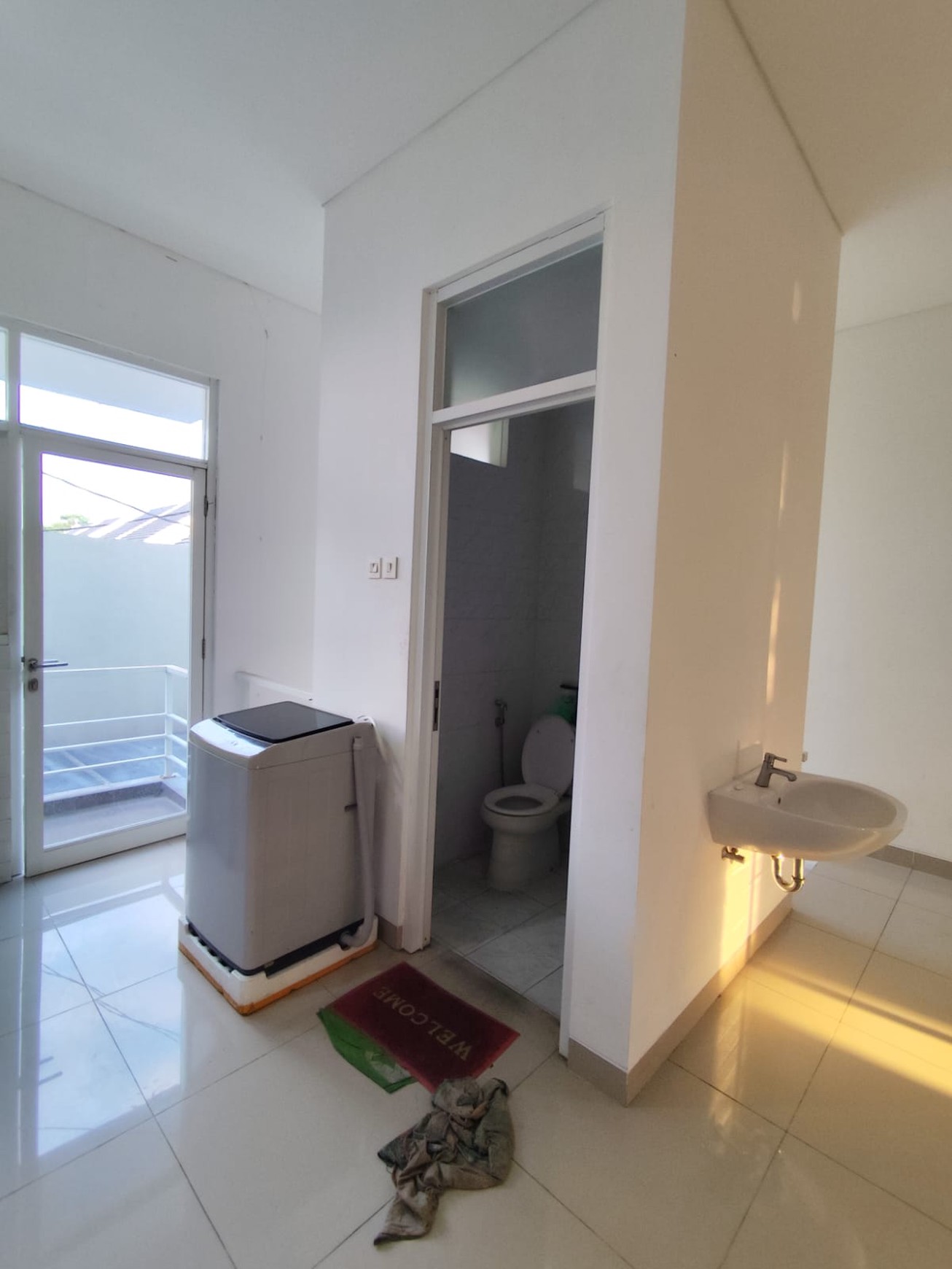 Disewakan Ruko semi Furnish Strategis Lokasi Jalan Kabupaten Sendangadi, Mlati, Sleman