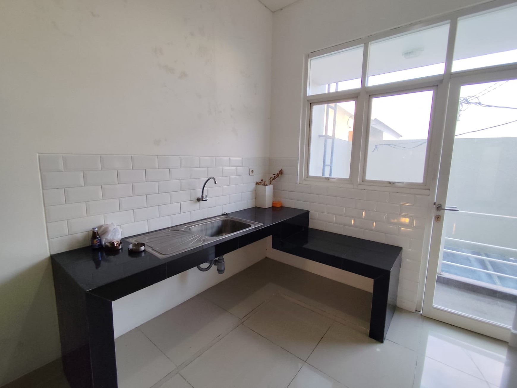Disewakan Ruko semi Furnish Strategis Lokasi Jalan Kabupaten Sendangadi, Mlati, Sleman