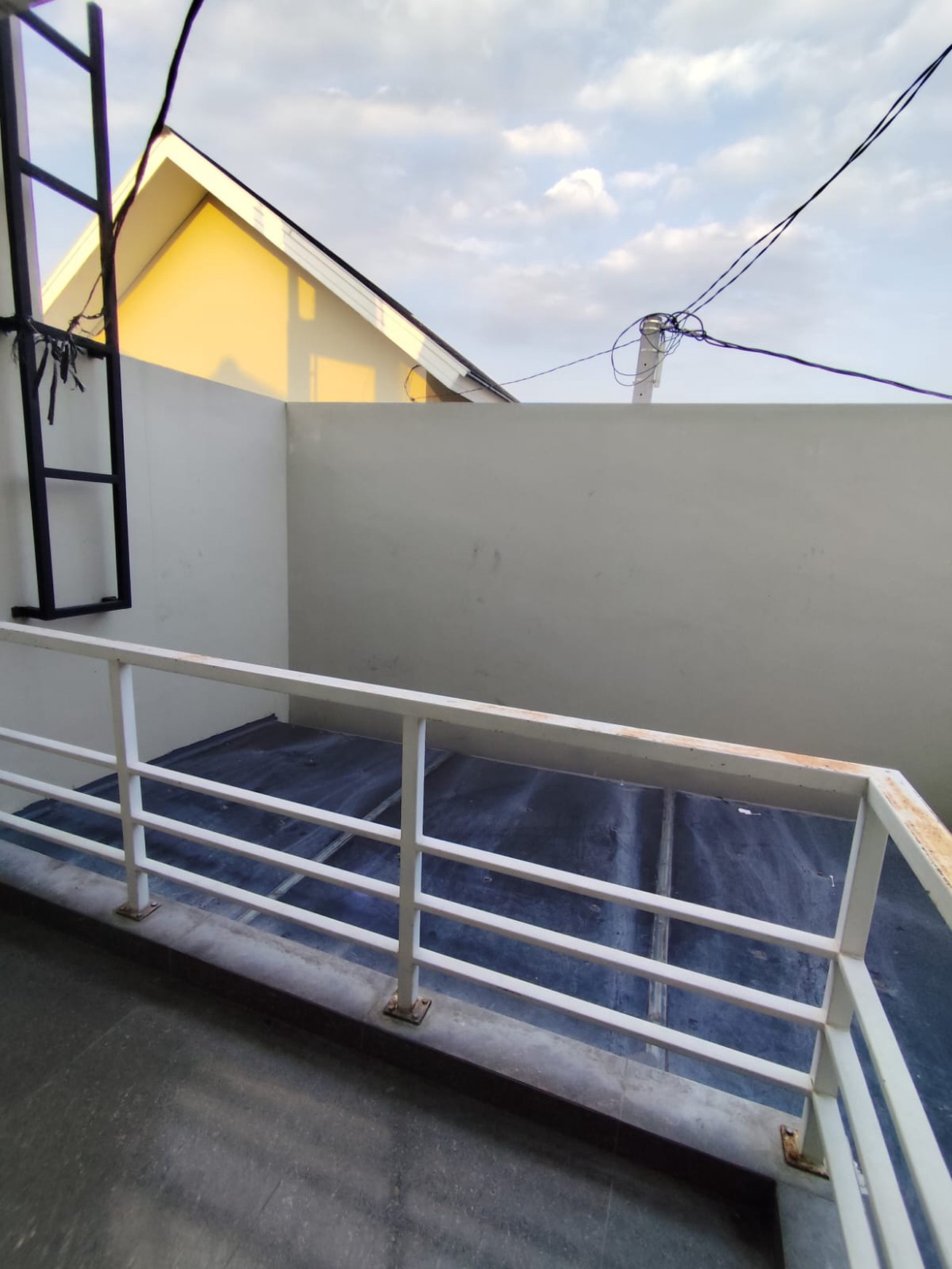 Disewakan Ruko semi Furnish Strategis Lokasi Jalan Kabupaten Sendangadi, Mlati, Sleman