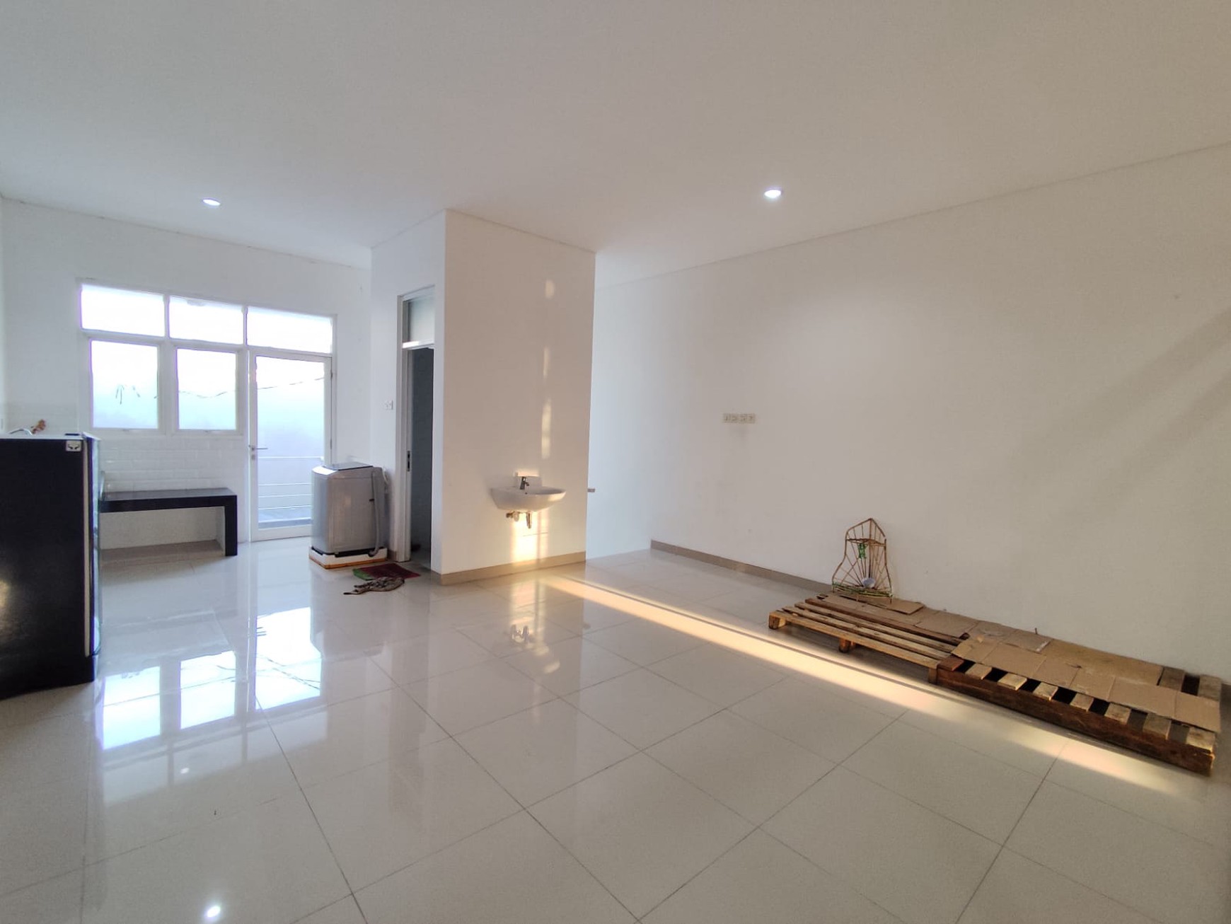 Disewakan Ruko semi Furnish Strategis Lokasi Jalan Kabupaten Sendangadi, Mlati, Sleman