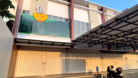 Disewakan Ruko semi Furnish Strategis Lokasi Jalan Kabupaten Sendangadi, Mlati, Sleman