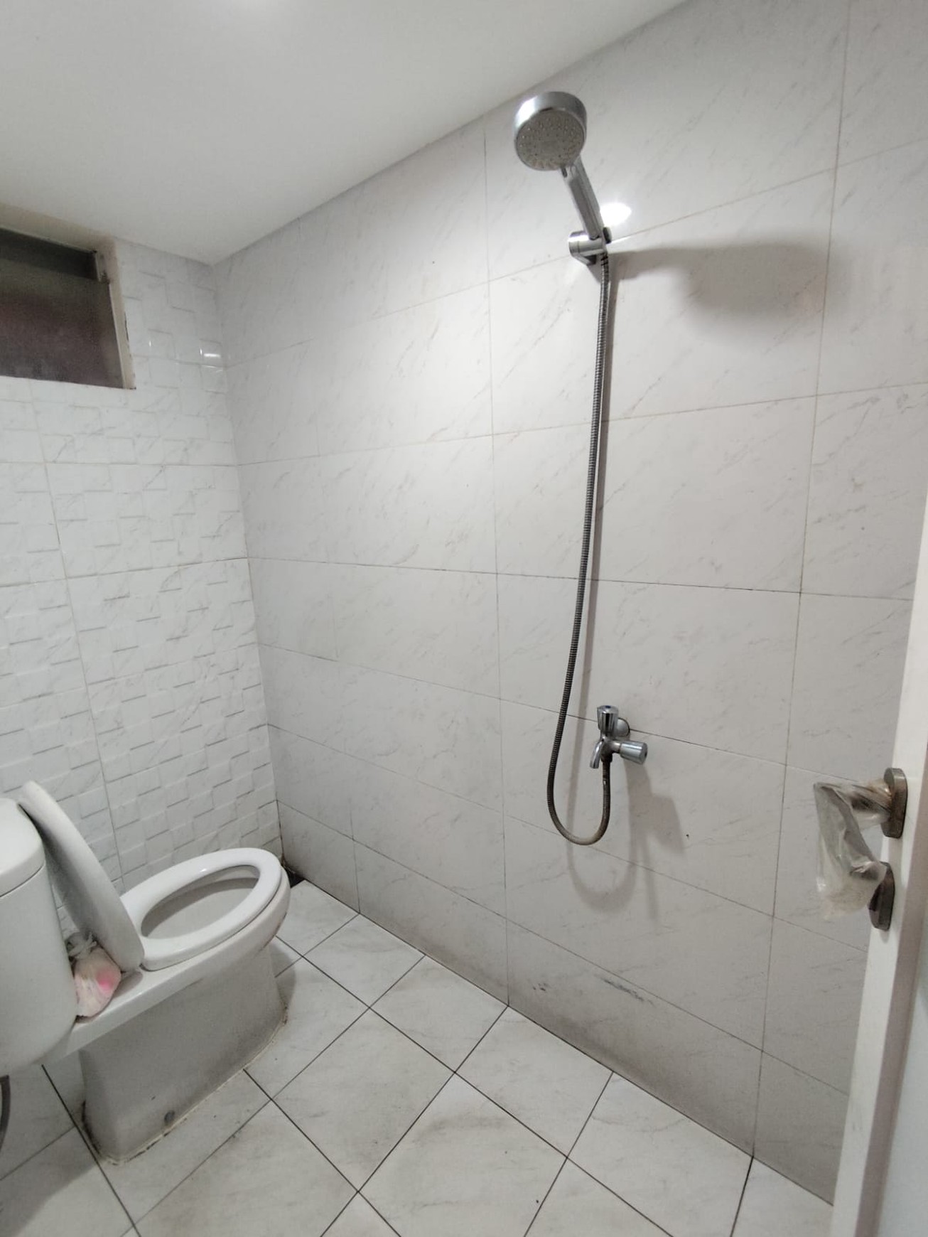 Disewakan Ruko semi Furnish Strategis Lokasi Jalan Kabupaten Sendangadi, Mlati, Sleman
