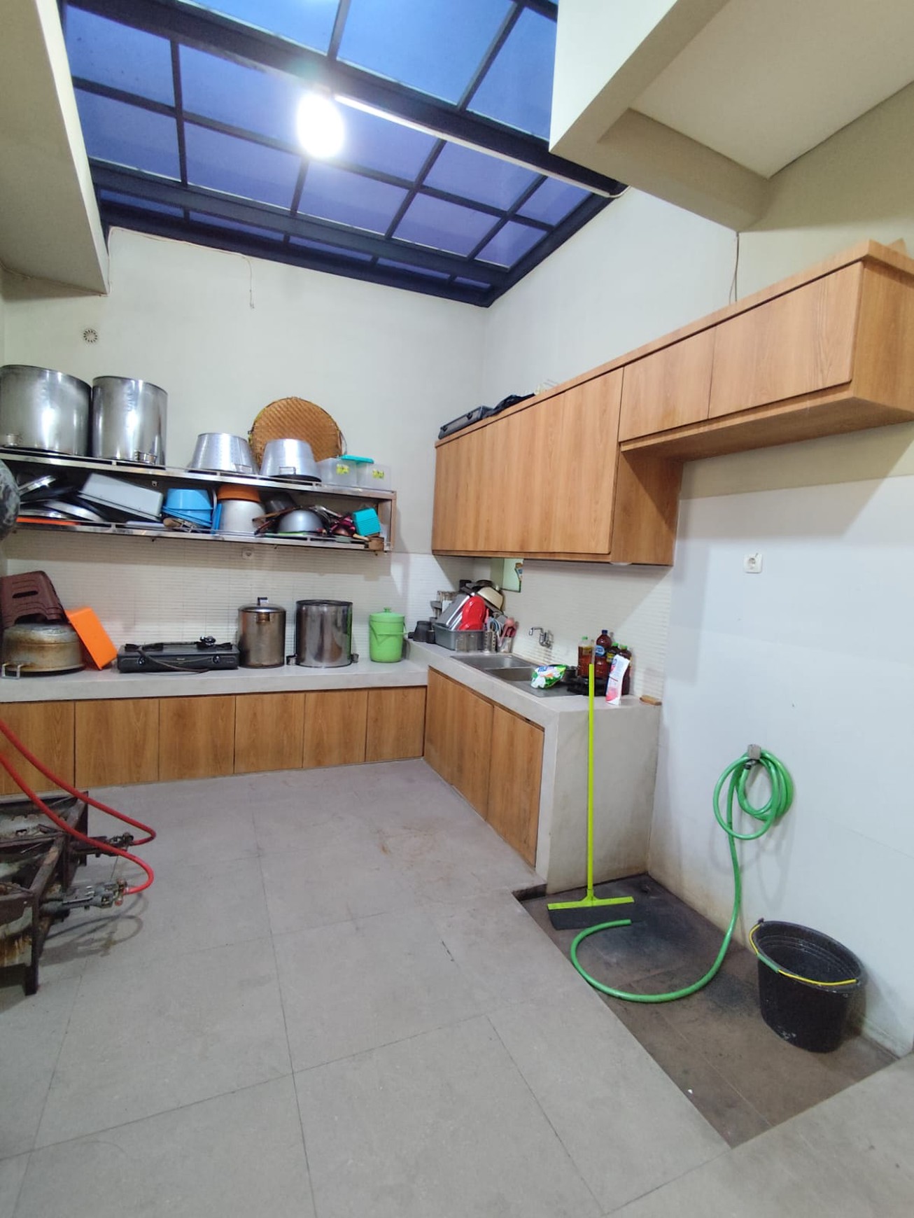 Disewakan Ruko semi Furnish Strategis Lokasi Jalan Kabupaten Sendangadi, Mlati, Sleman