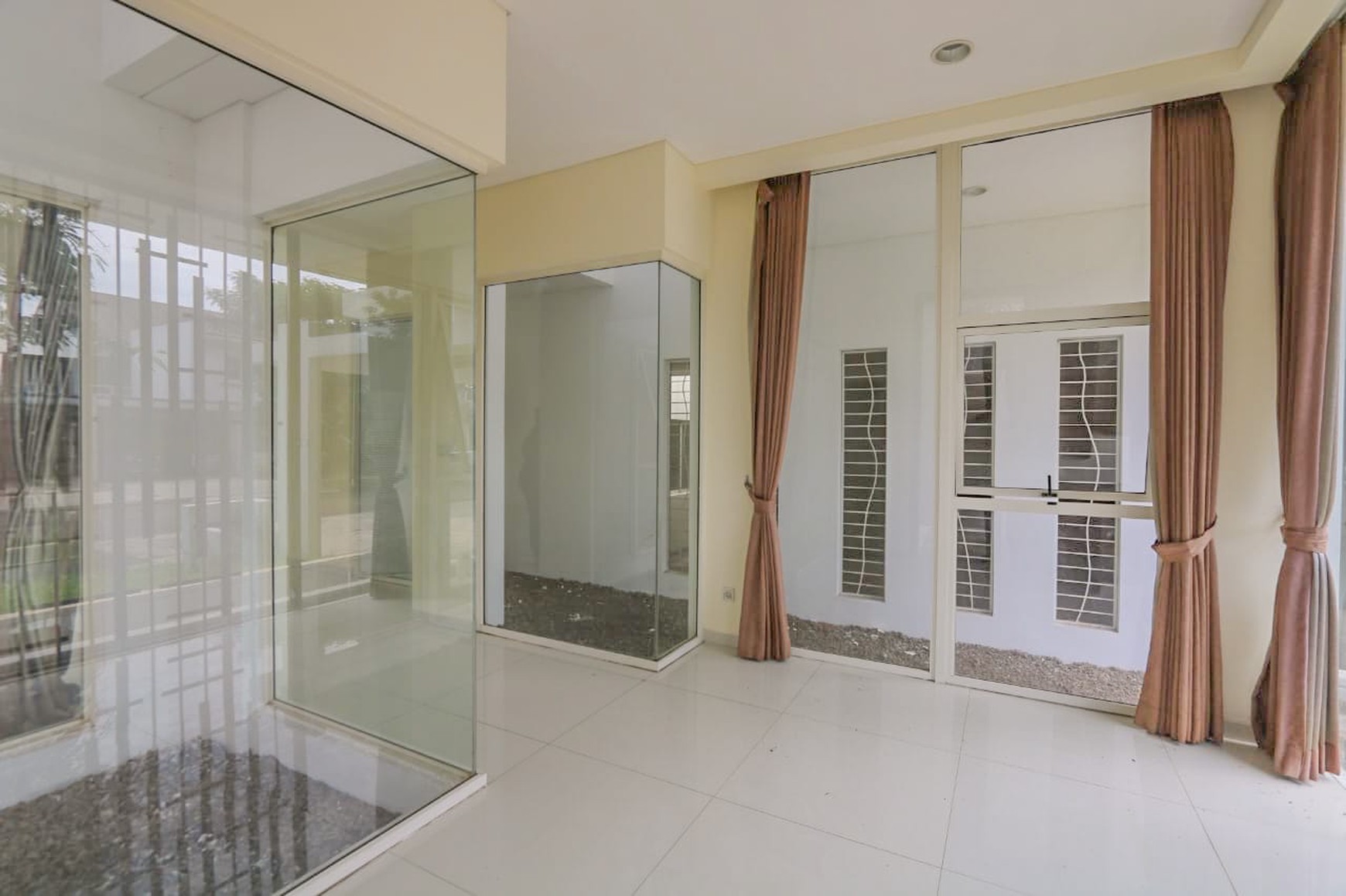 RUMAH MEWAH NYAMAN SIAP HUNI DI SUTERA VICTORIA, ALAM SUTERA