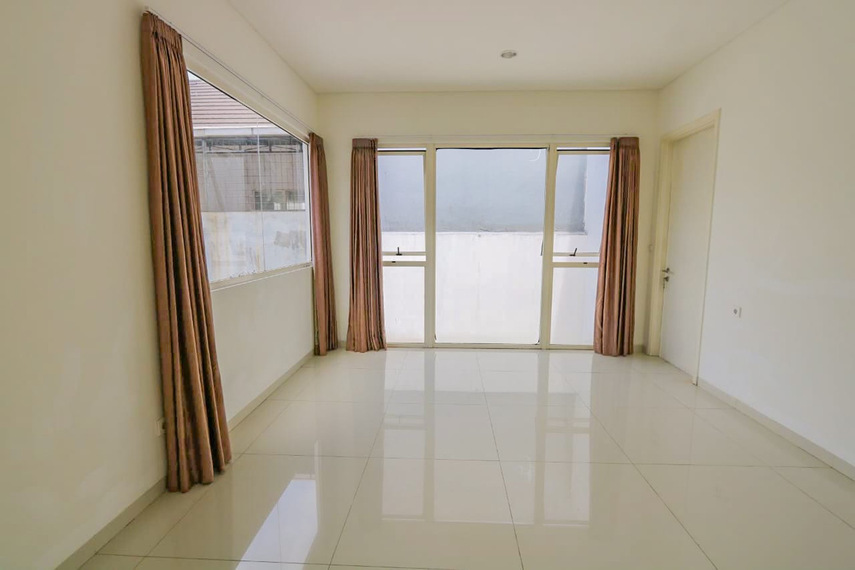 RUMAH MEWAH NYAMAN SIAP HUNI DI SUTERA VICTORIA, ALAM SUTERA