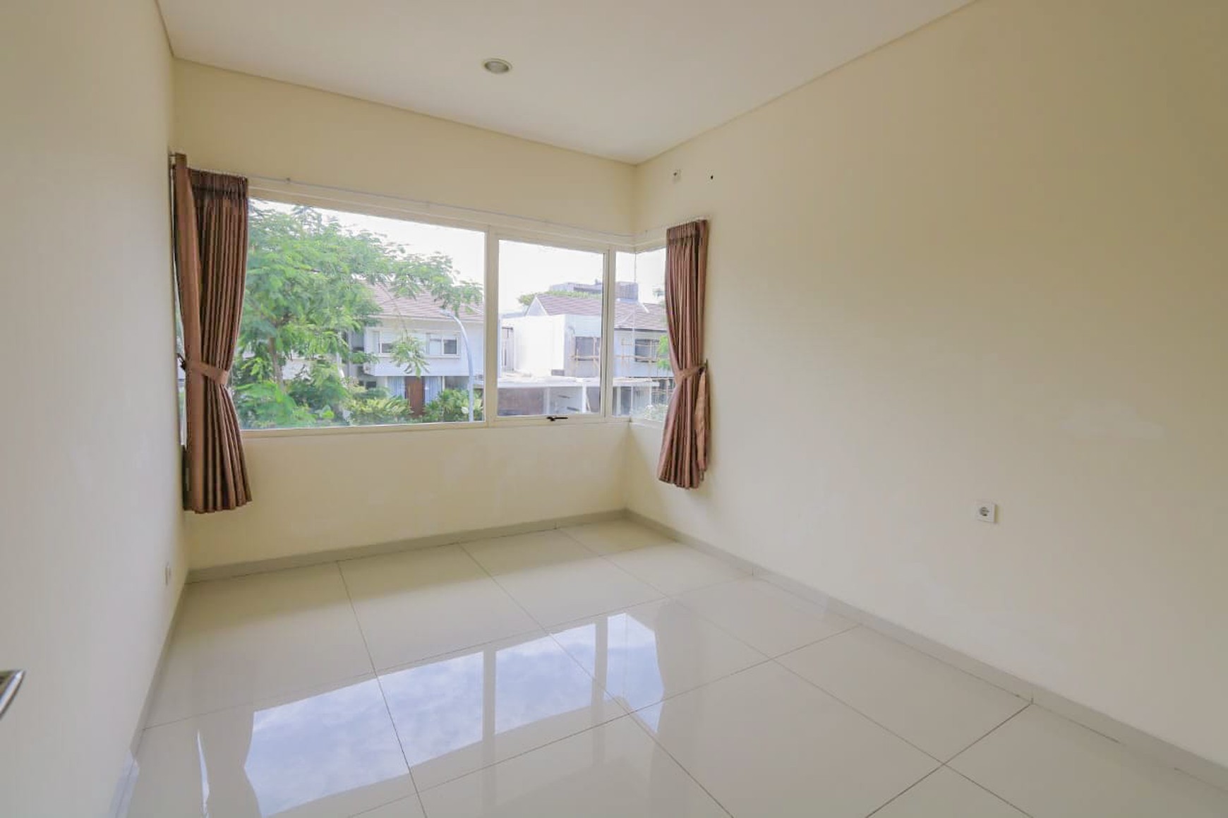 RUMAH MEWAH NYAMAN SIAP HUNI DI SUTERA VICTORIA, ALAM SUTERA