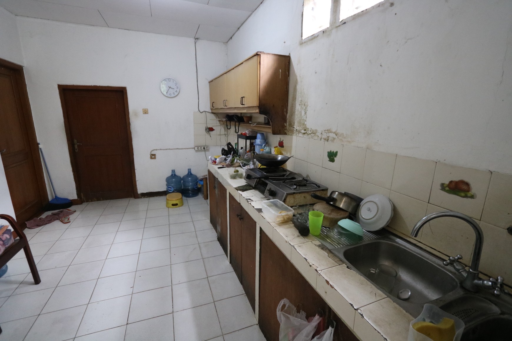 RUMAH NYAMAN HALAMAN LUAS DEKAT MRT, LOKASI STRATEGIS CIPETE SELATAN CILANDAK