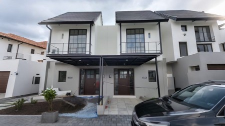 Sewa Rumah 2 Lantai Murah Berlokasi Strategis di Graha Natura Surabaya Dekat dengan PTC