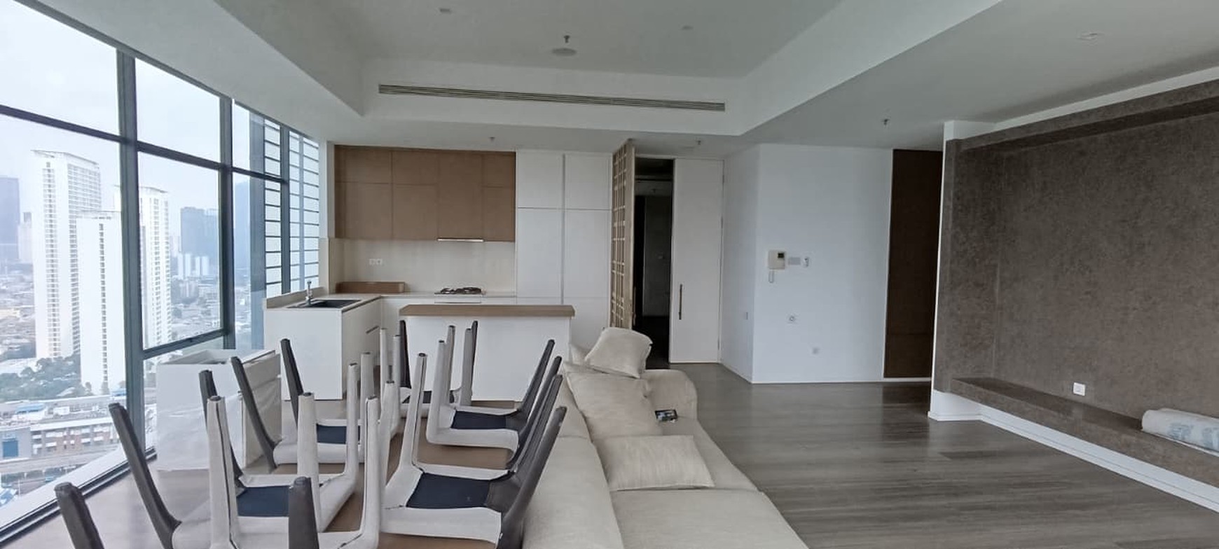 Apartemen Verde One East Tower Dijual - High Floor, 3BR, 217 m&#xb2;, Unfurnished