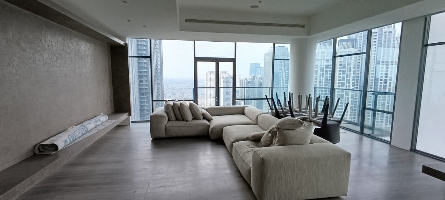 Apartemen Verde One East Tower Dijual - High Floor, 3BR, 217 m&#xb2;, Unfurnished
