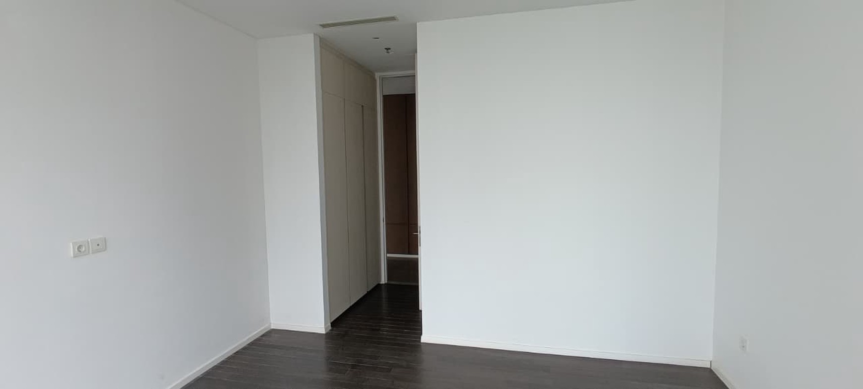 Apartemen Verde One East Tower Dijual - High Floor, 3BR, 217 m&#xb2;, Unfurnished
