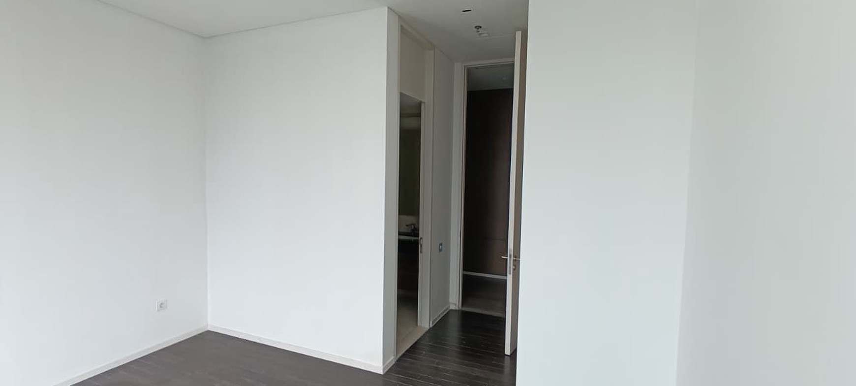 Apartemen Verde One East Tower Dijual - High Floor, 3BR, 217 m&#xb2;, Unfurnished