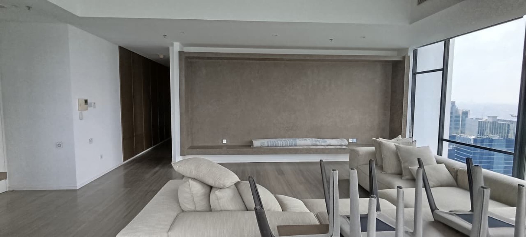 Apartemen Verde One East Tower Dijual - High Floor, 3BR, 217 m&#xb2;, Unfurnished