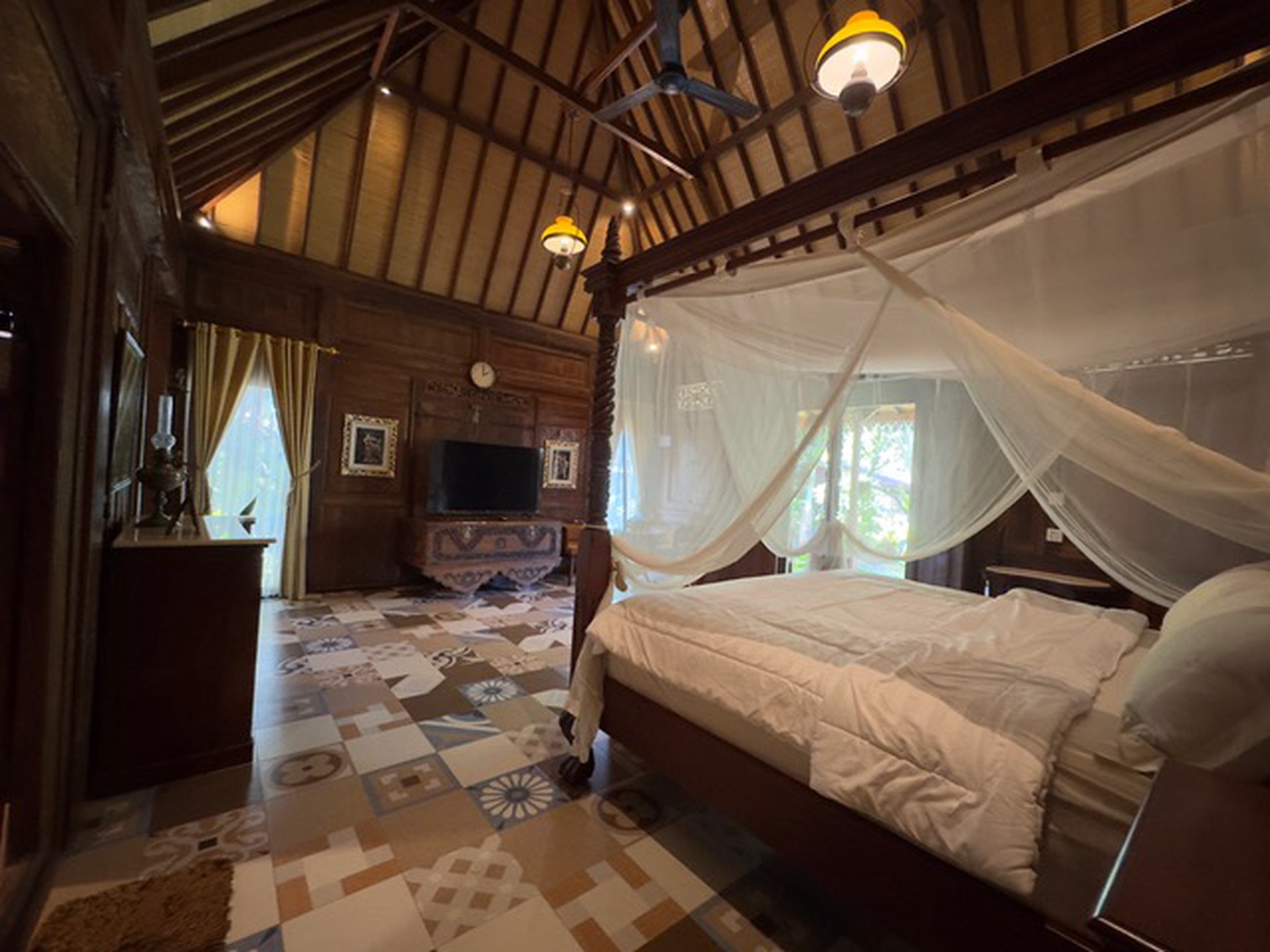 For Sale Two Artistic & Tropical Estate Buildings in Kemenuh, Gianyar
