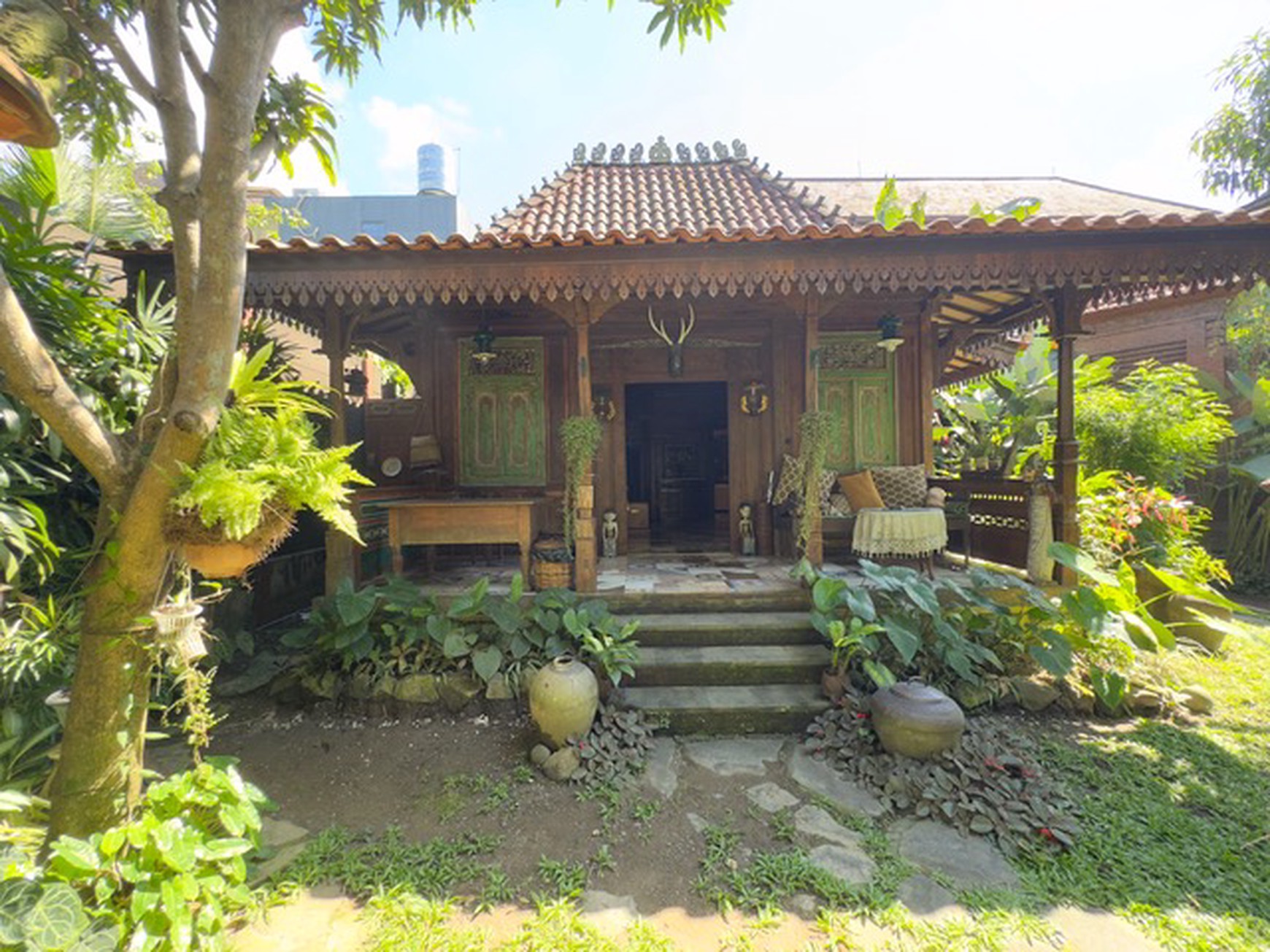 For Sale Two Artistic & Tropical Estate Buildings in Kemenuh, Gianyar