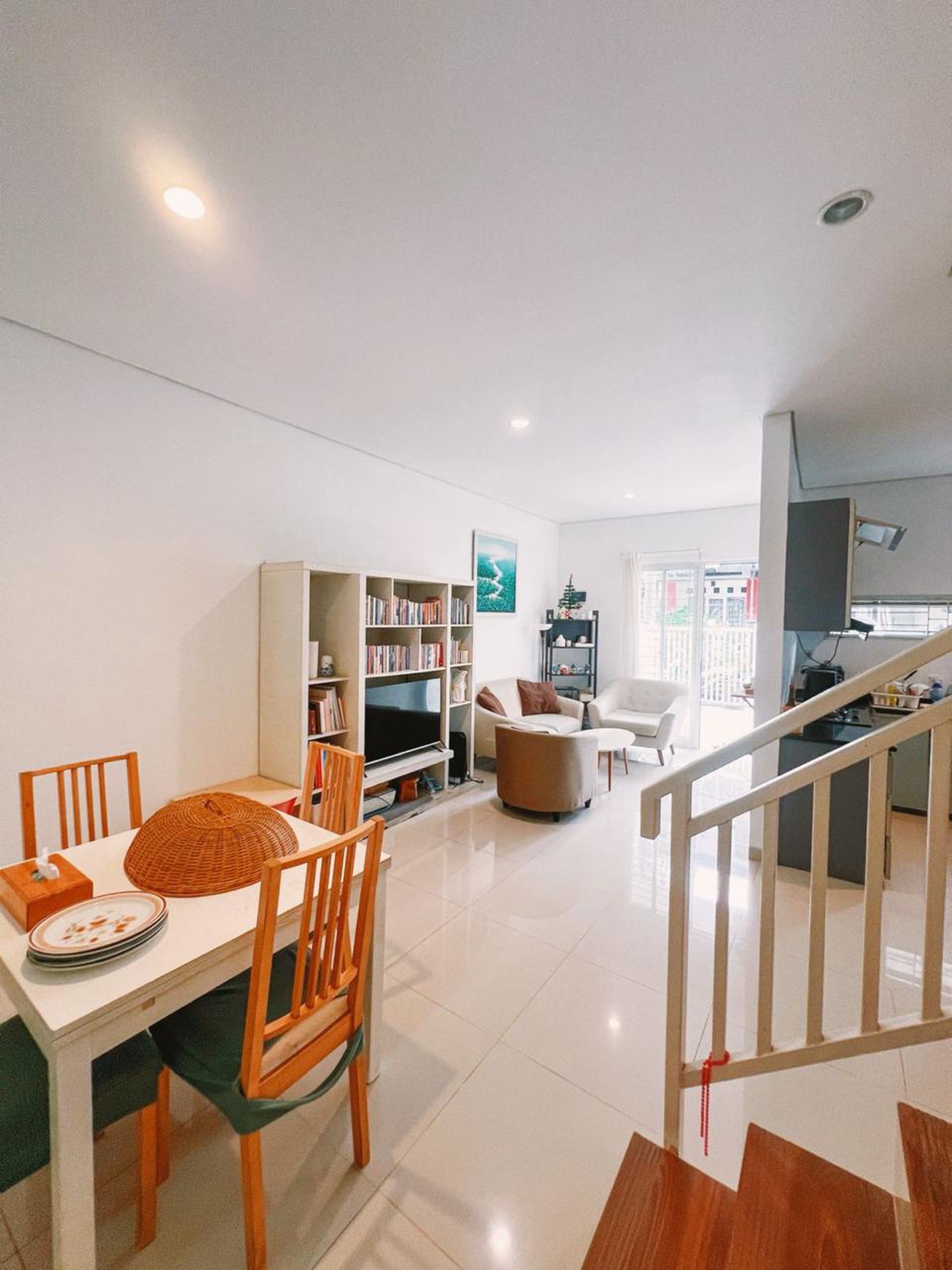 Rumah di Graha Bintaro 2 Lantai dengan KT 3+1 dan KM 3+1 SHM ada AC 4 Unit