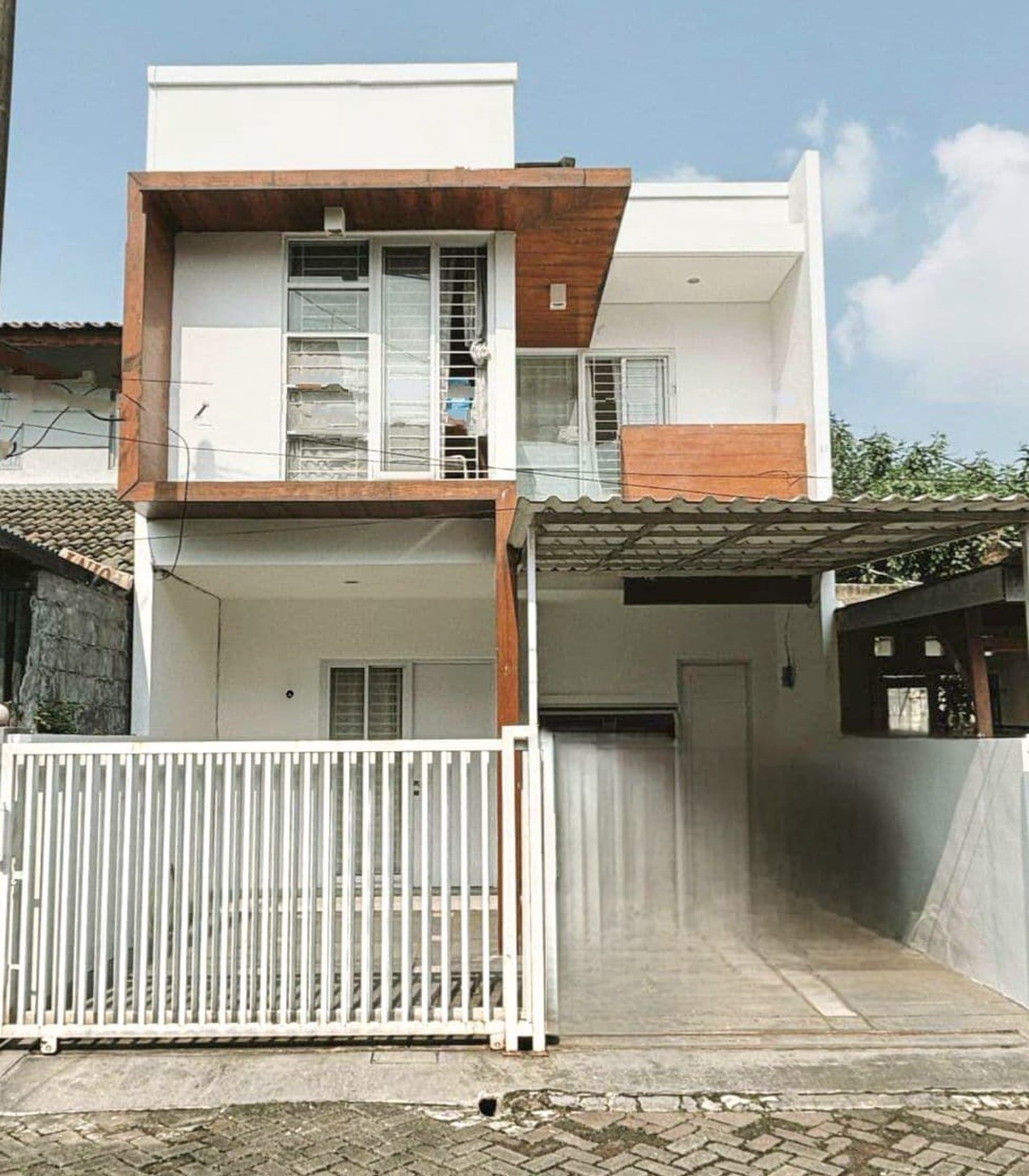 Rumah di Graha Bintaro 2 Lantai dengan KT 3+1 dan KM 3+1 SHM ada AC 4 Unit