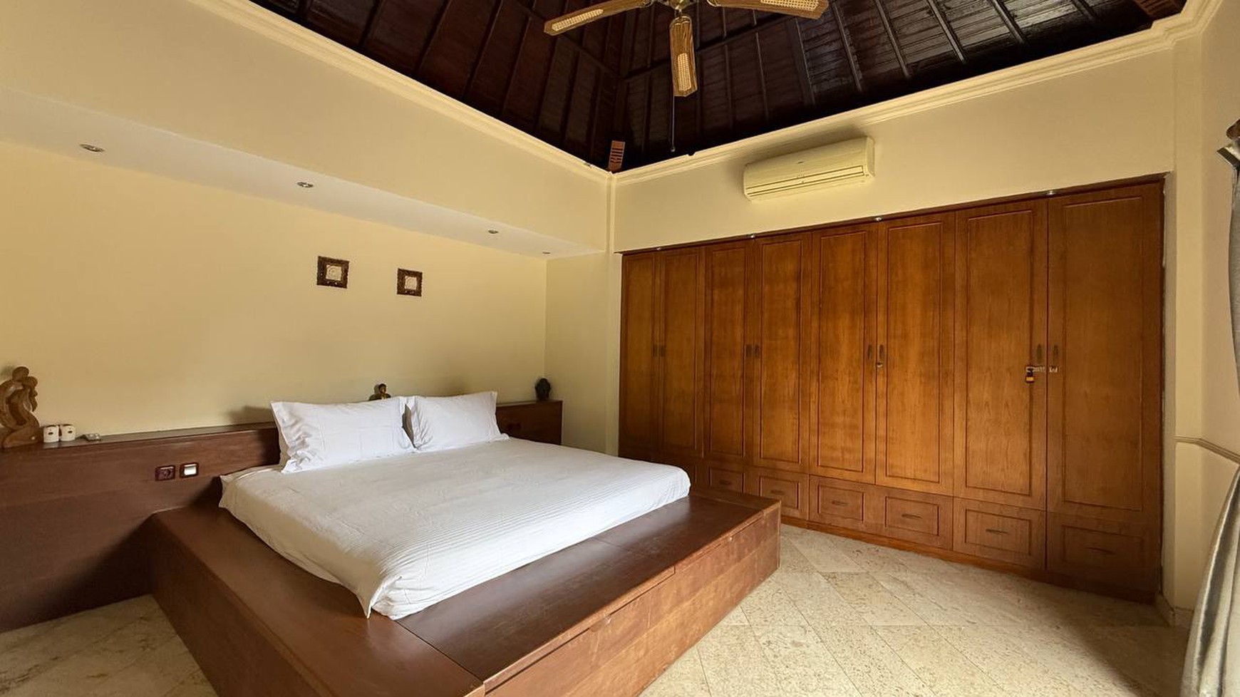 For Sale Exclusive Balinese Style Villa Close to Melasti Beach, Ungasan