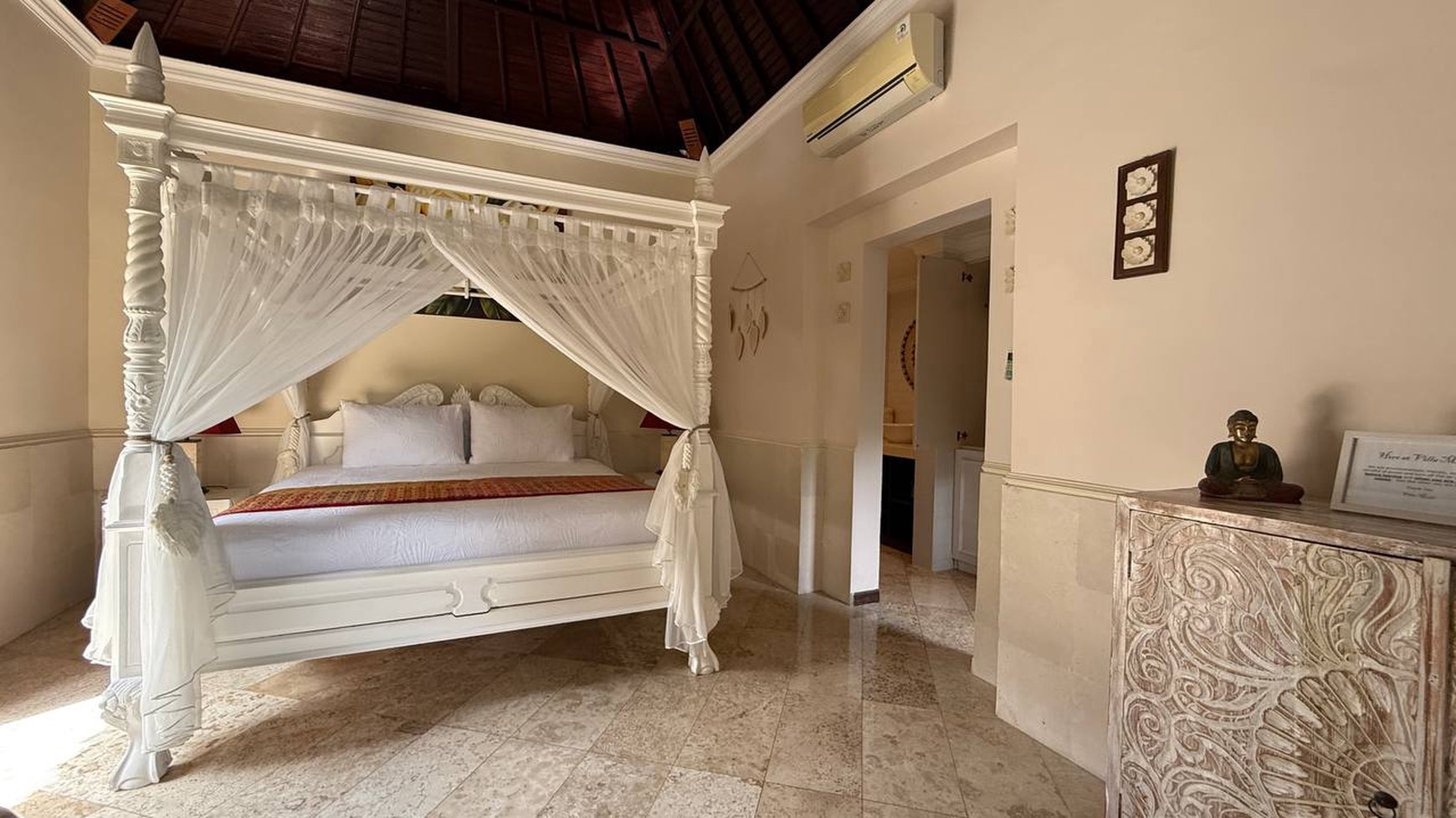 For Sale Exclusive Balinese Style Villa Close to Melasti Beach, Ungasan