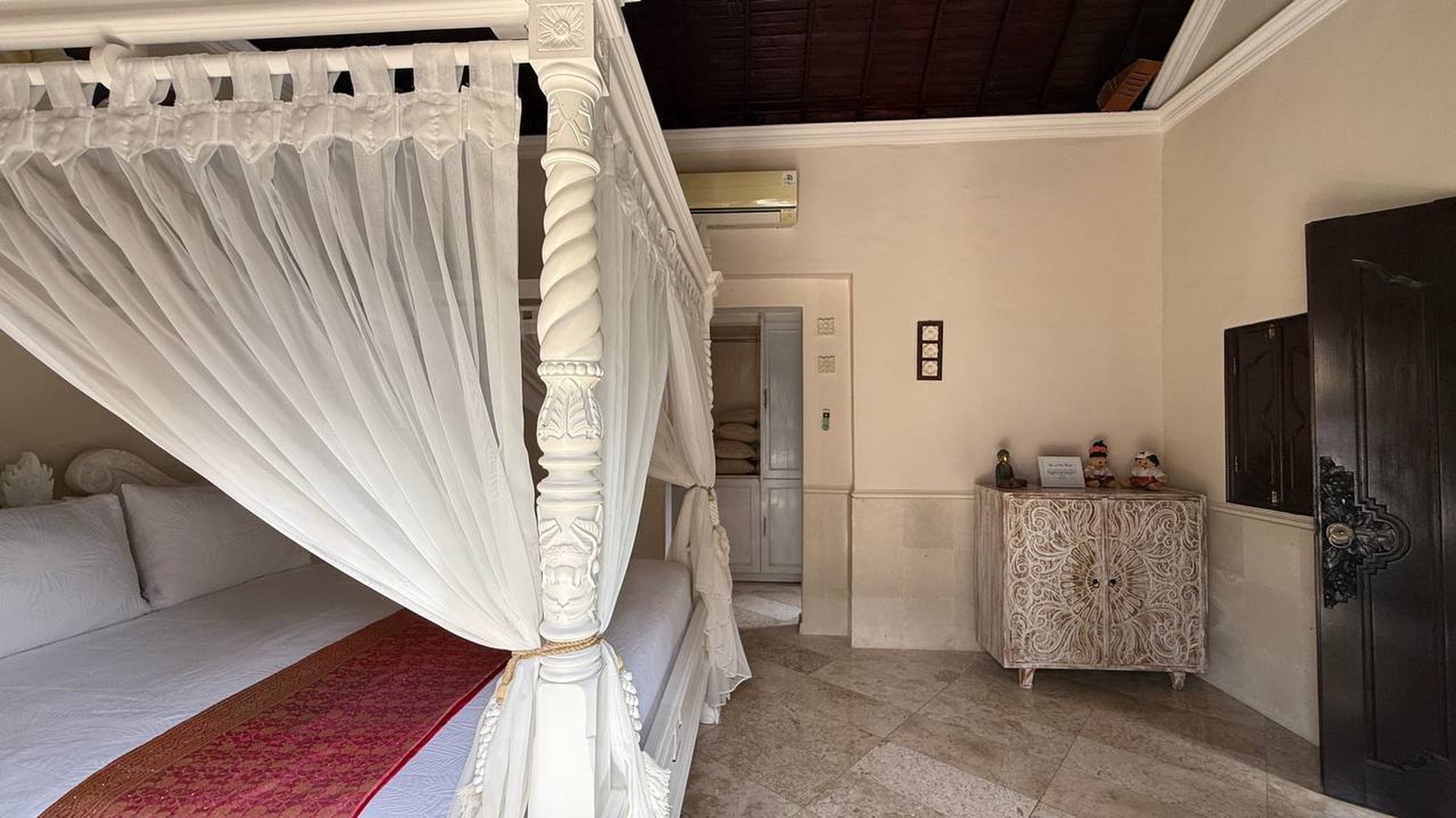 For Sale Exclusive Balinese Style Villa Close to Melasti Beach, Ungasan