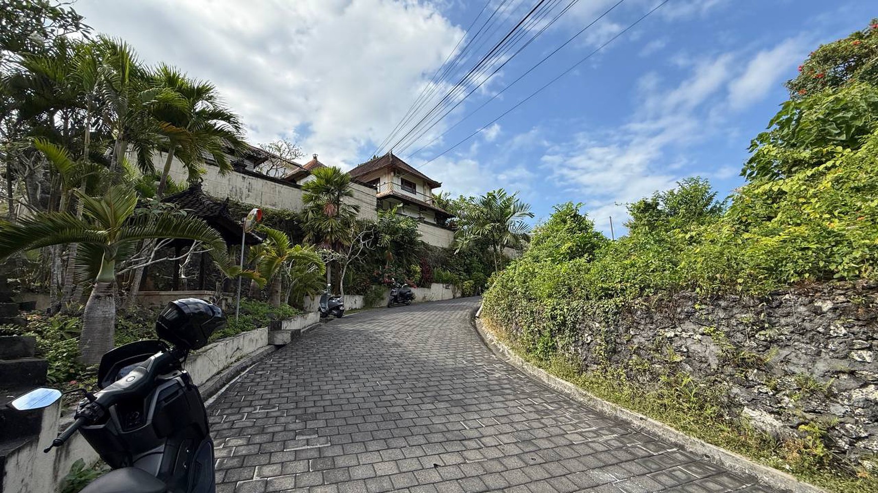 For Sale Exclusive Balinese Style Villa Close to Melasti Beach, Ungasan