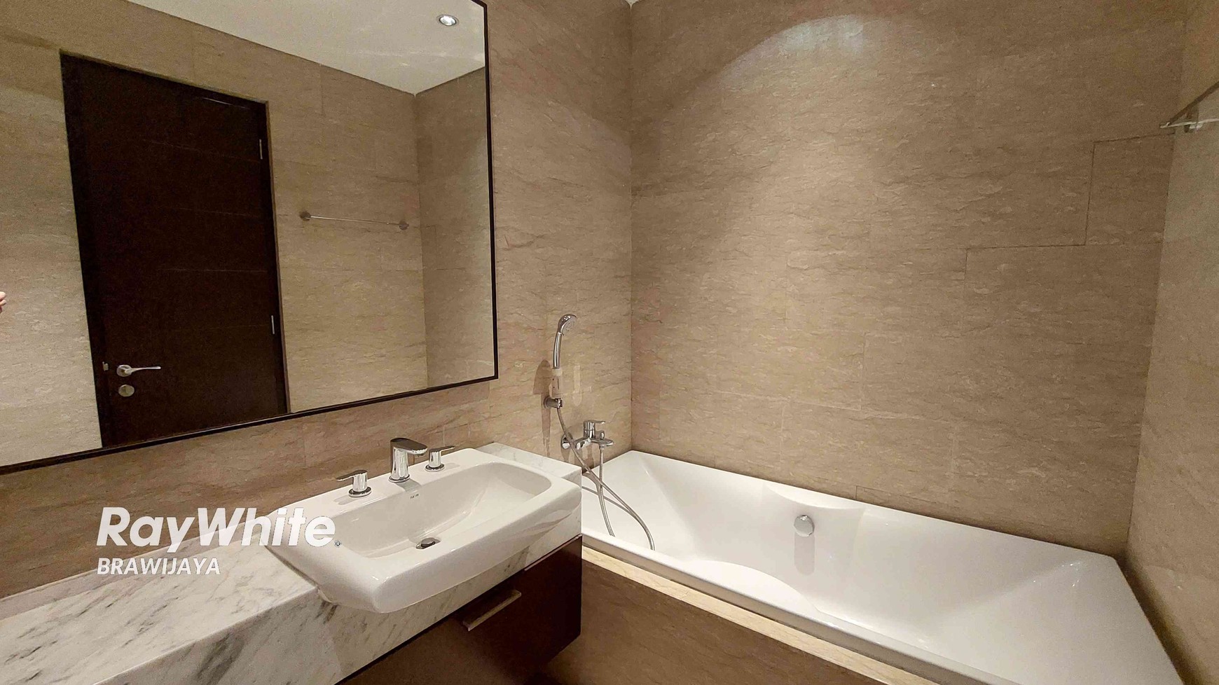 APARTEMEN ESSENCE DHARMAWANGSA, TOWER EAST, UNIT POJOKAN, LANTAI 3