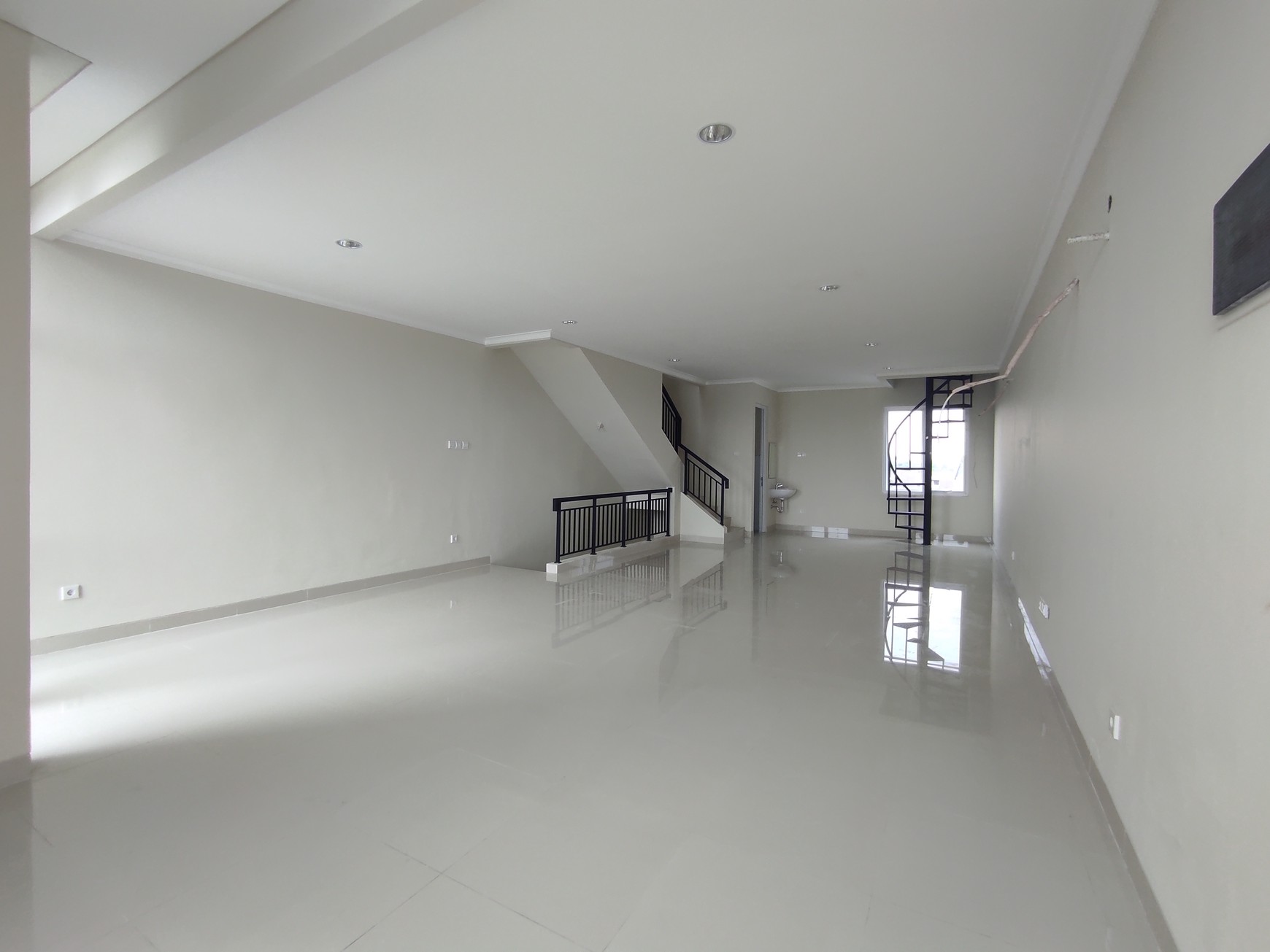 Disewakan Ruko Mewah Brand New 4 lantai Grand Bussiness Park, Grand Wisata, Bekasi