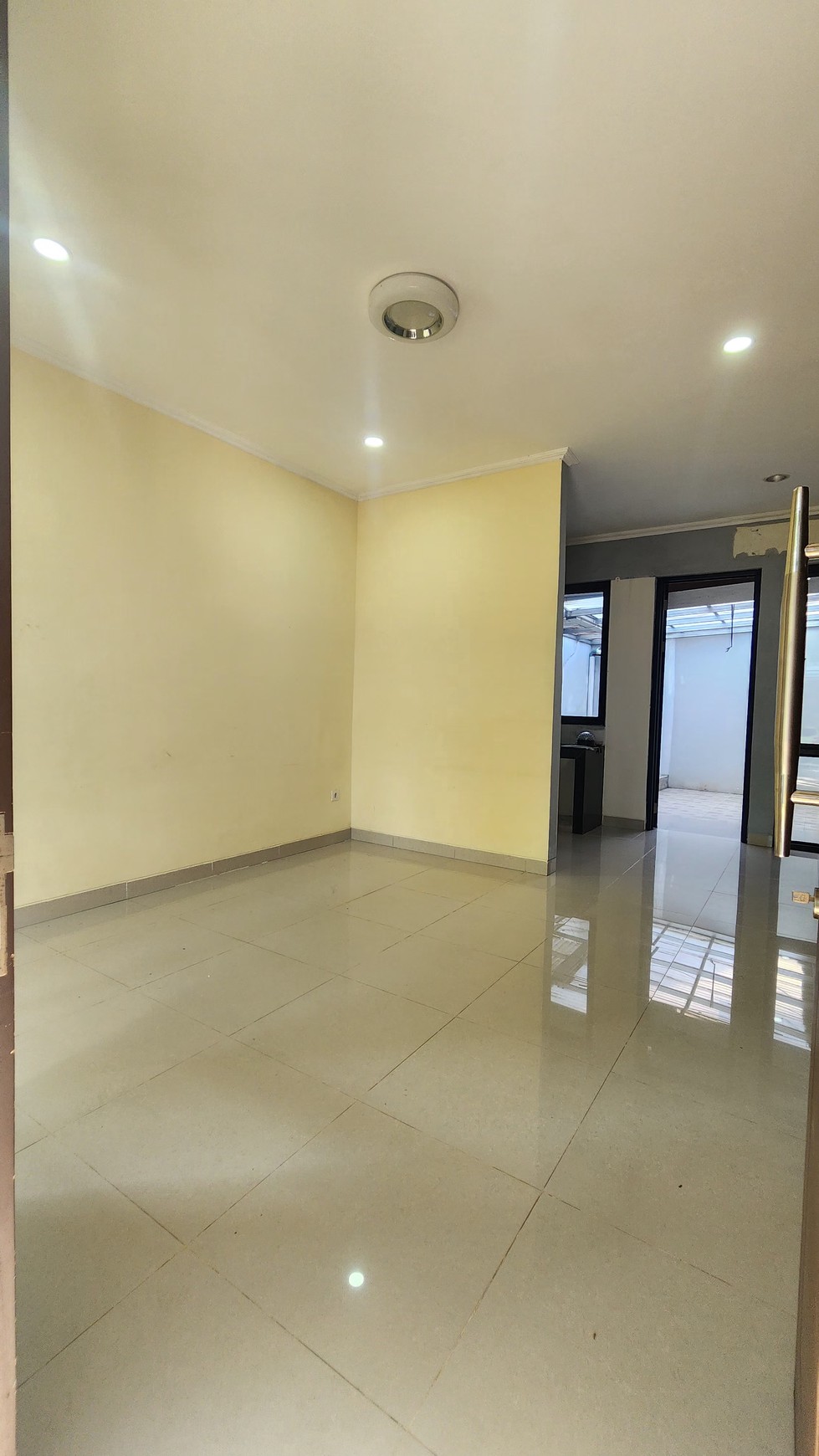 Rumah siap huni di Citra Gran CBD