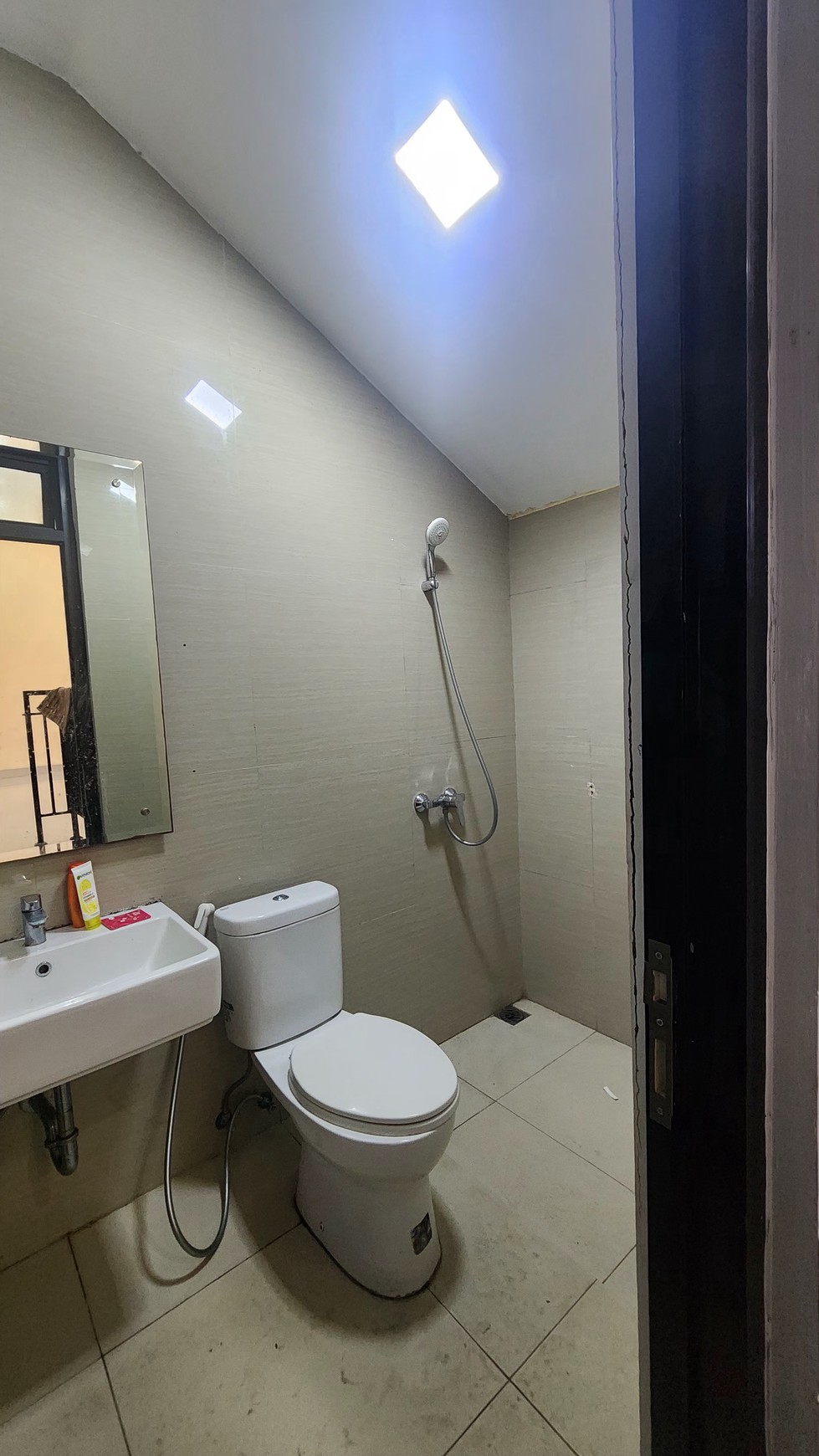 Rumah siap huni di Citra Gran CBD