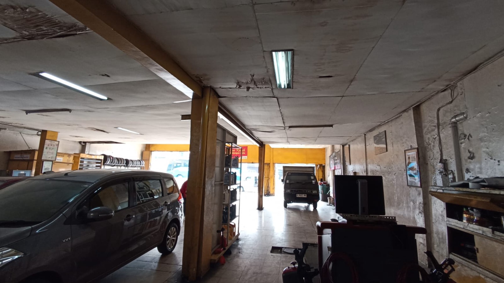 Ruang Usaha Disewakan Strategis ±400 m di Jalan Otista Raya, Jakarta Timur, cocok untuk bengkel/gudang/minimarket