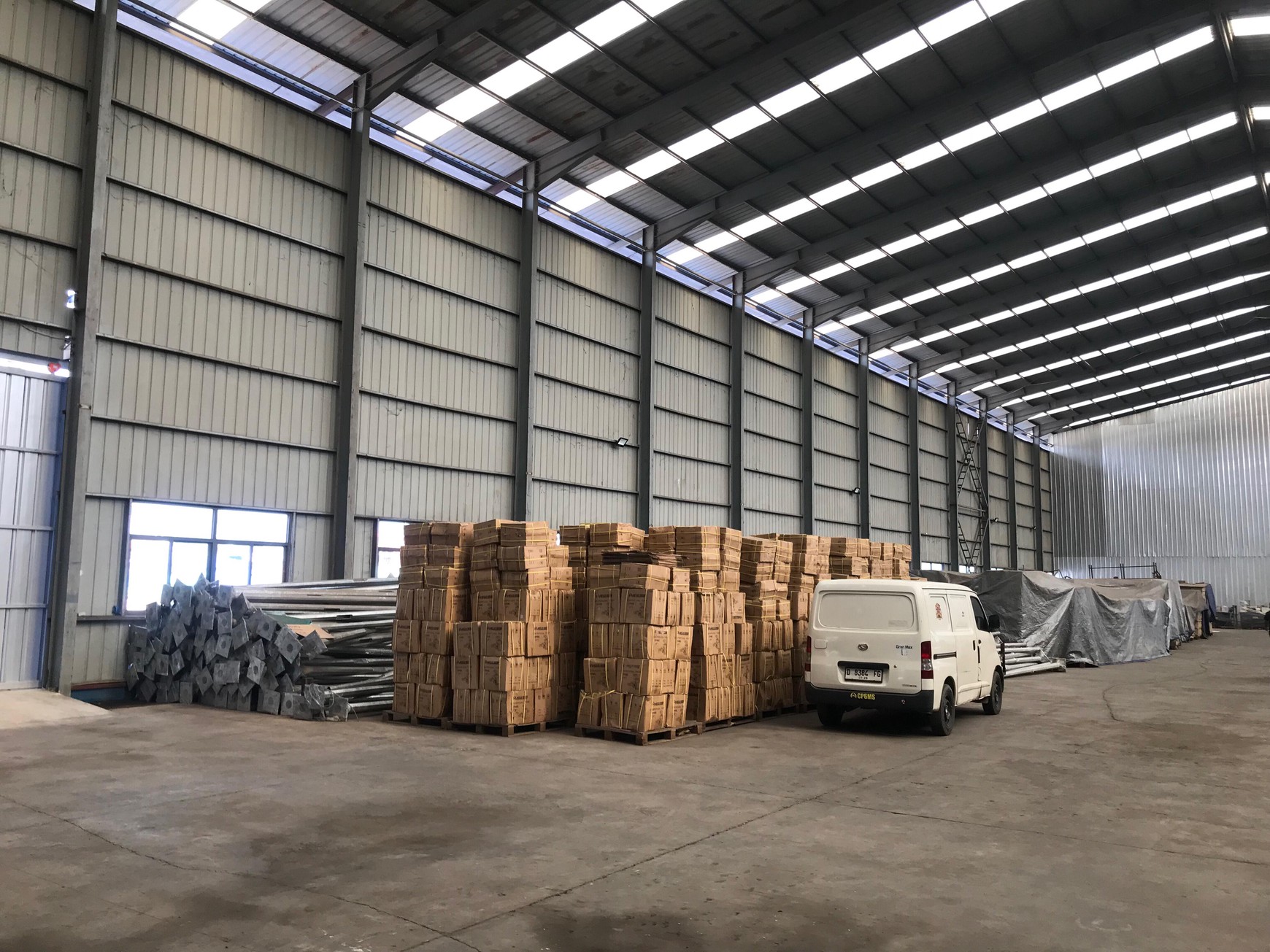 Gudang untuk usaha  Logistik atau Manufaktur, lokasi  strategis di kawasan Rest Area Jalan Tol Jakarta Cikampek KM19B,  Tambun Bekasi