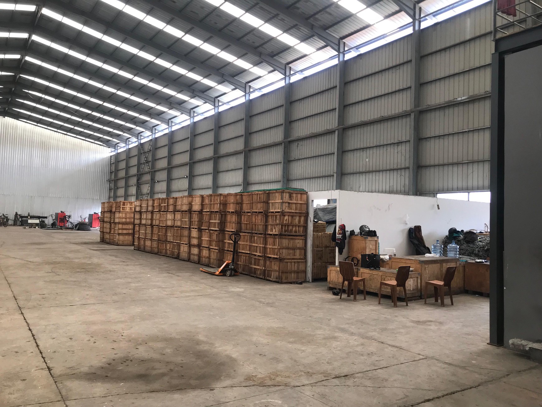 Gudang untuk usaha  Logistik atau Manufaktur, lokasi  strategis di kawasan Rest Area Jalan Tol Jakarta Cikampek KM19B,  Tambun Bekasi